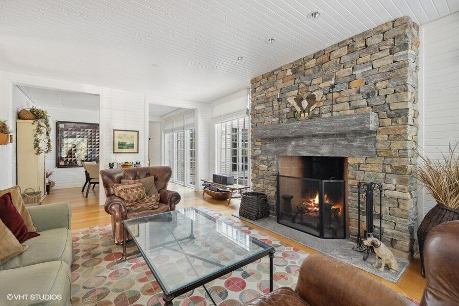 Lakeside, Michigan, 49116, United States, 3 Bedrooms Bedrooms, ,8 BathroomsBathrooms,Residential,For Sale,1785072