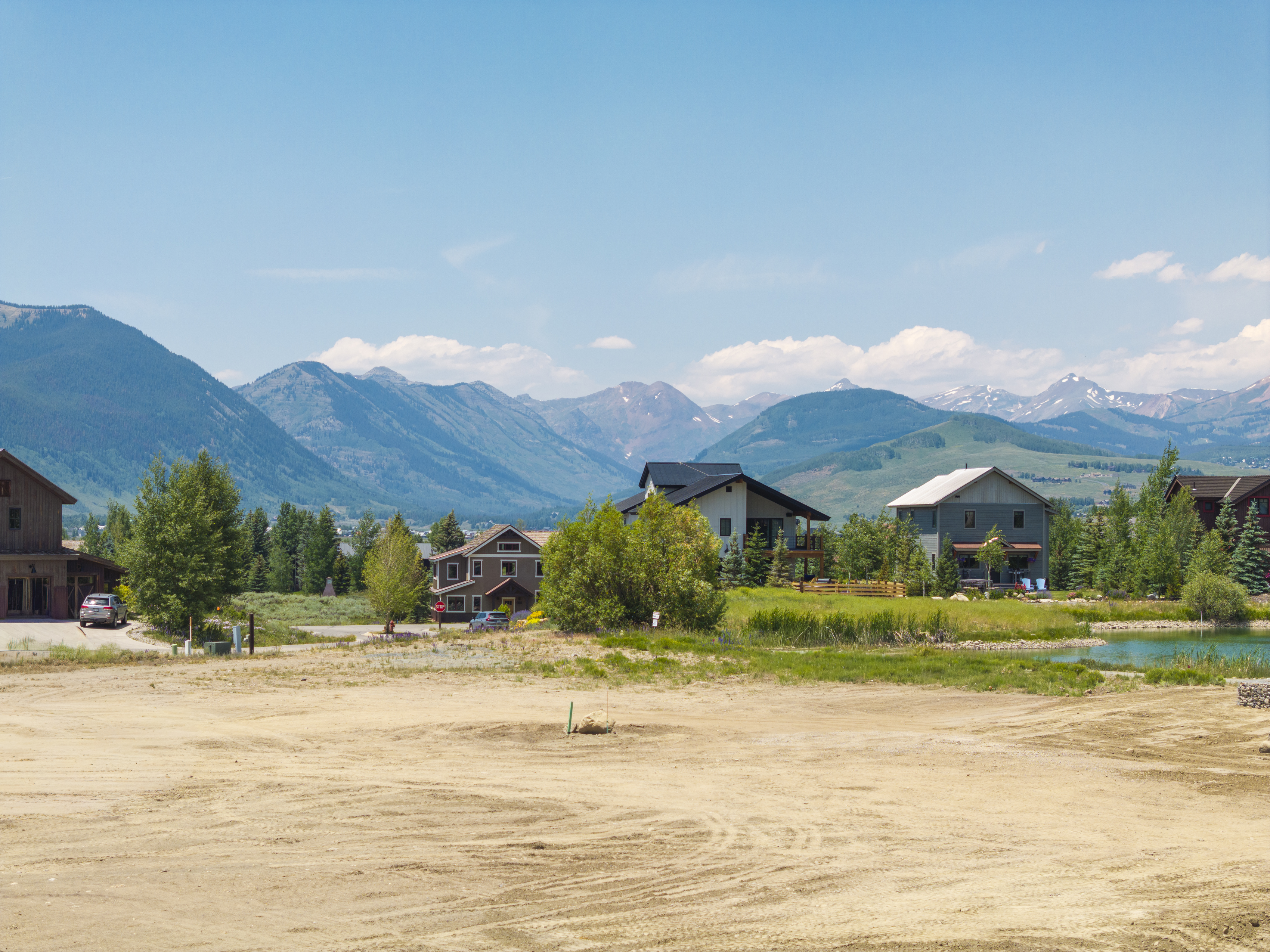  Set Within The Prestigious Larkspur Community - 物件實景