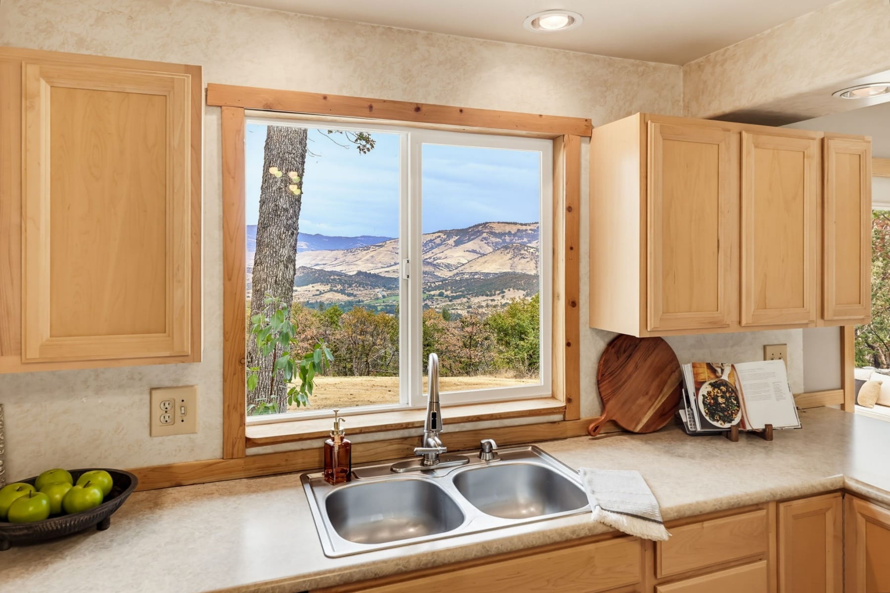  2590 Siskiyou Highway Ashland, OR 97520 - 物件實景
