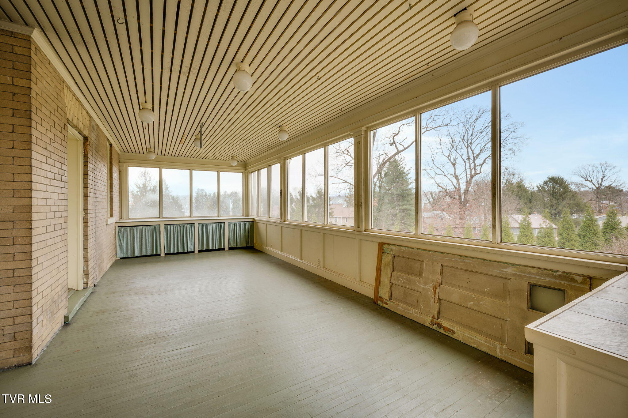 Bristol, Tennessee, 37620, United States, 4 Bedrooms Bedrooms, ,5 BathroomsBathrooms,Residential,For Sale,2005262