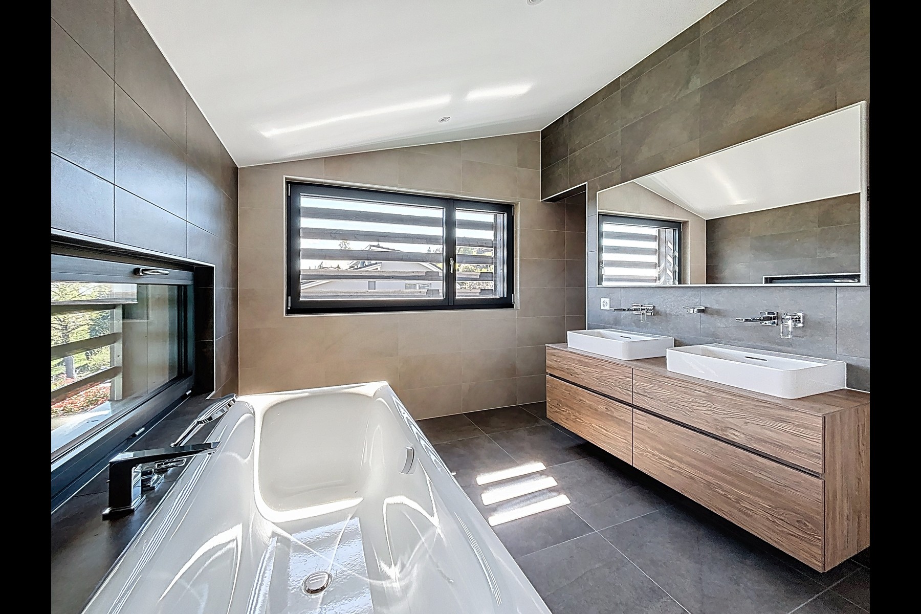  Nestled between the lake and the mountains, a magnificent, one-of-a-kind villa - 物件實景
