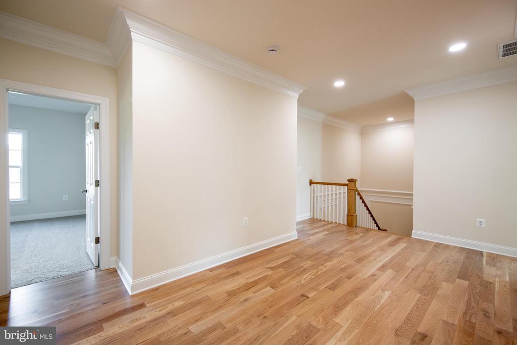 Oak Hill, Virginia, 20171, United States, 1 Bedroom Bedrooms, ,2 BathroomsBathrooms,Residential,For Sale,1984507