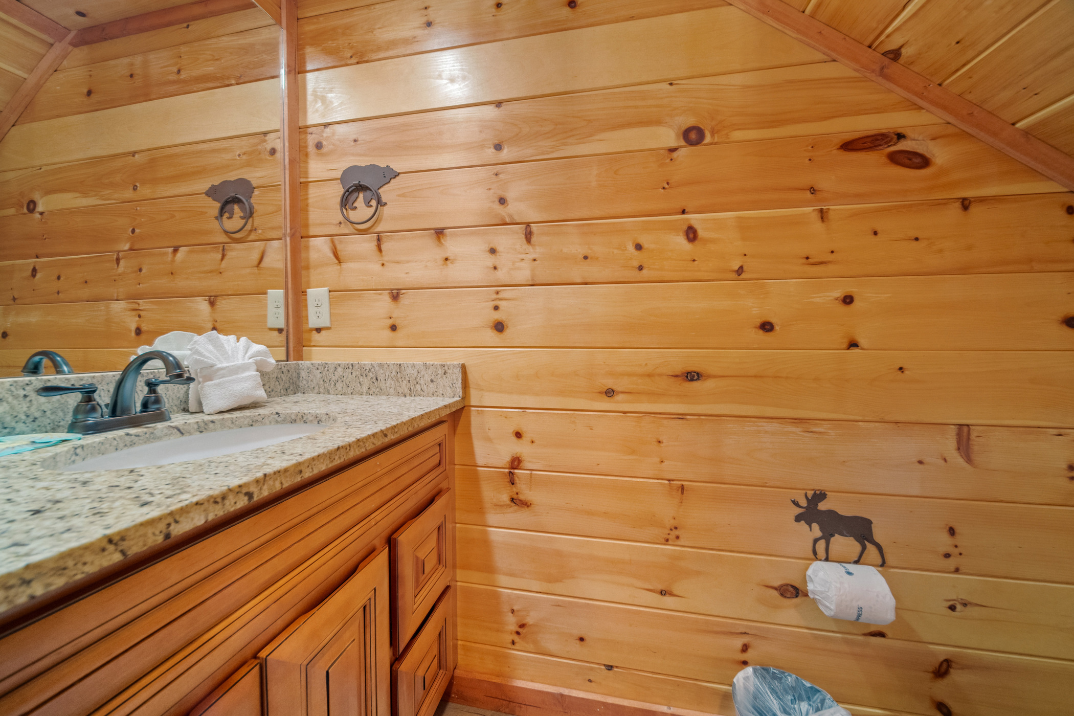 Gatlinburg, Tennessee, 37738, United States, 5 Bedrooms Bedrooms, ,6 BathroomsBathrooms,Residential,For Sale,1914127