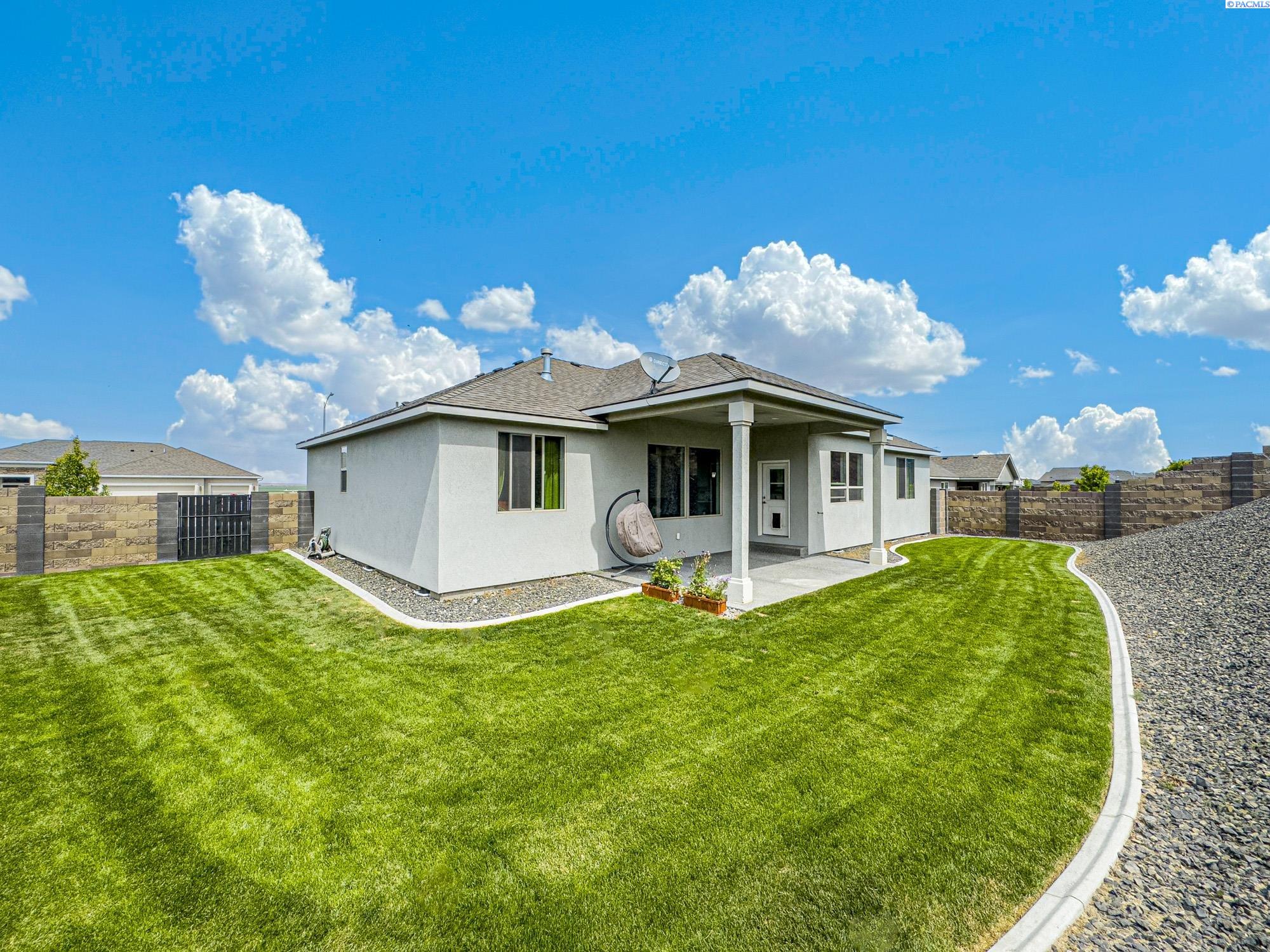 West Richland, Washington, 99353, United States, 5 Bedrooms Bedrooms, ,2 BathroomsBathrooms,Residential,For Sale,1873826