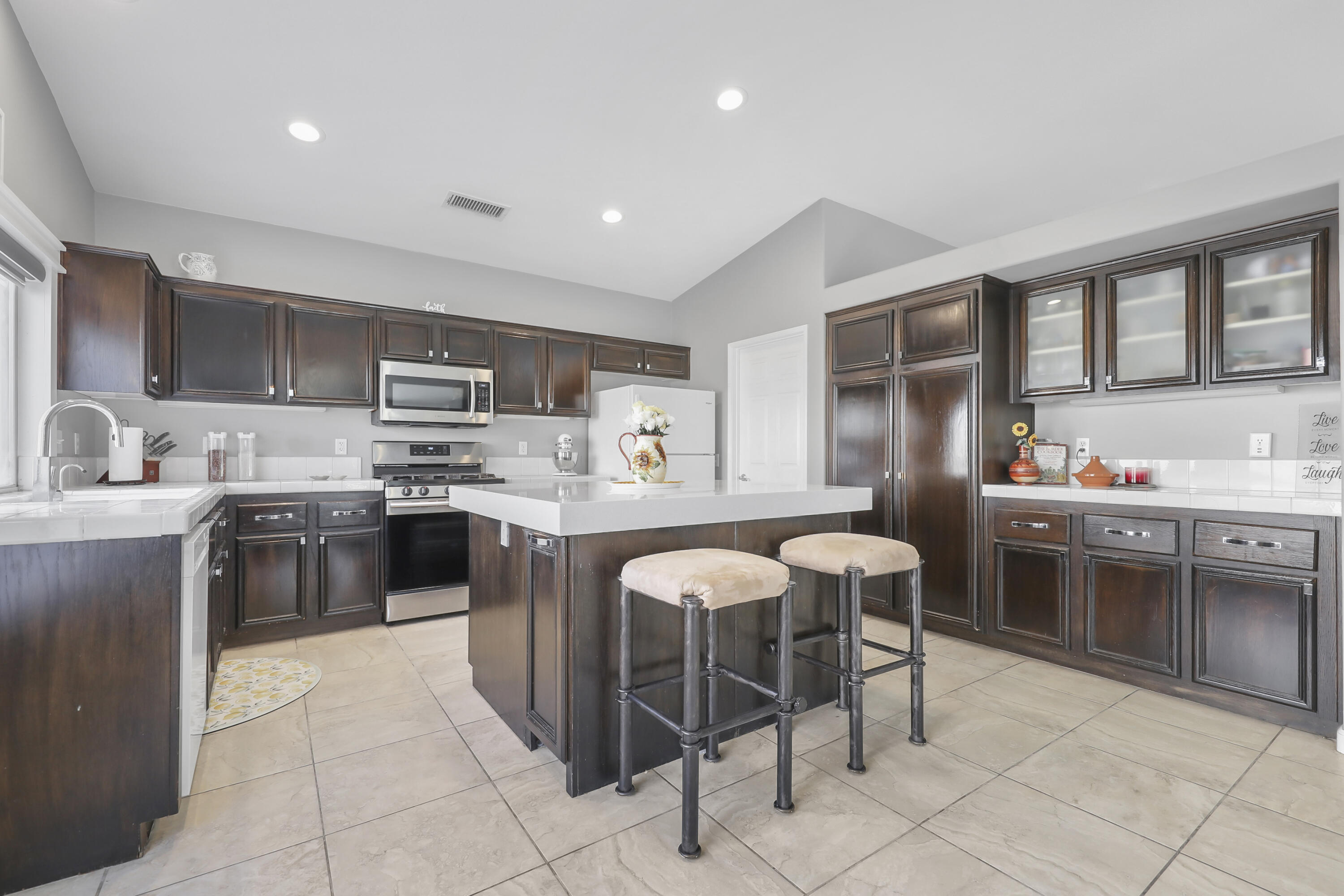 Indio, California, 92201, United States, 4 Bedrooms Bedrooms, ,3 BathroomsBathrooms,Residential,For Sale,1950105