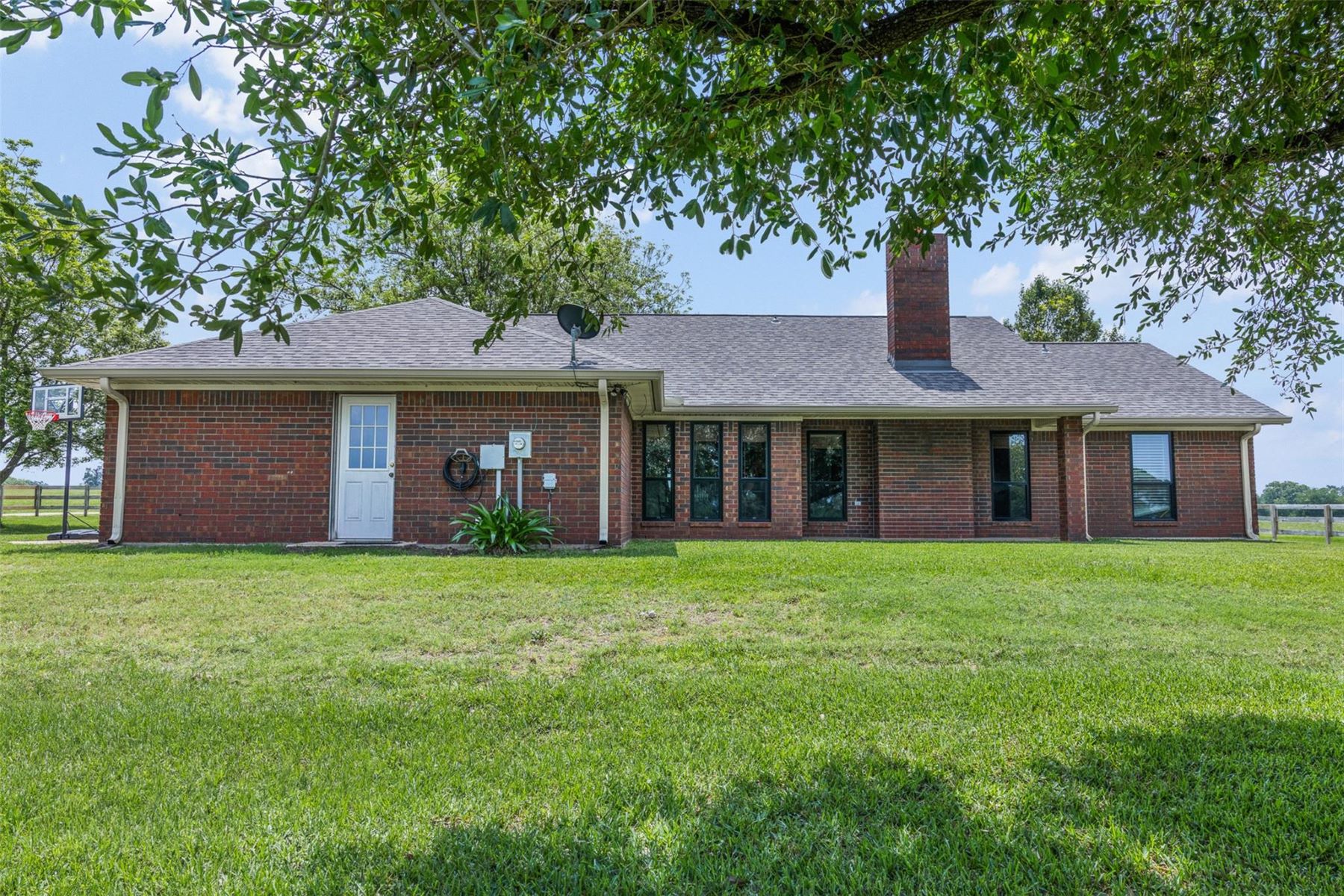  1016 County Road 306, Rockdale, TX 76567 - 物件實景