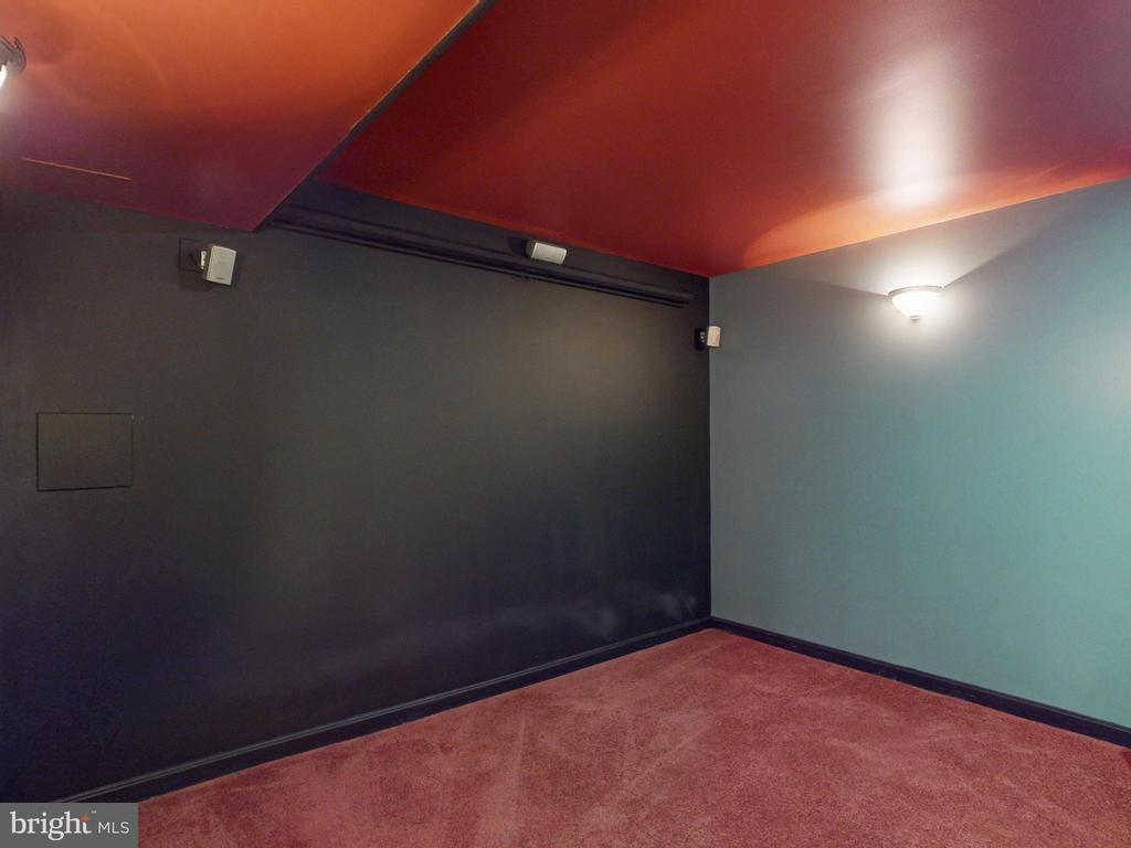 Silver Spring, Maryland, 20902, United States, 3 Bedrooms Bedrooms, ,3 BathroomsBathrooms,Residential,For Sale,1931688