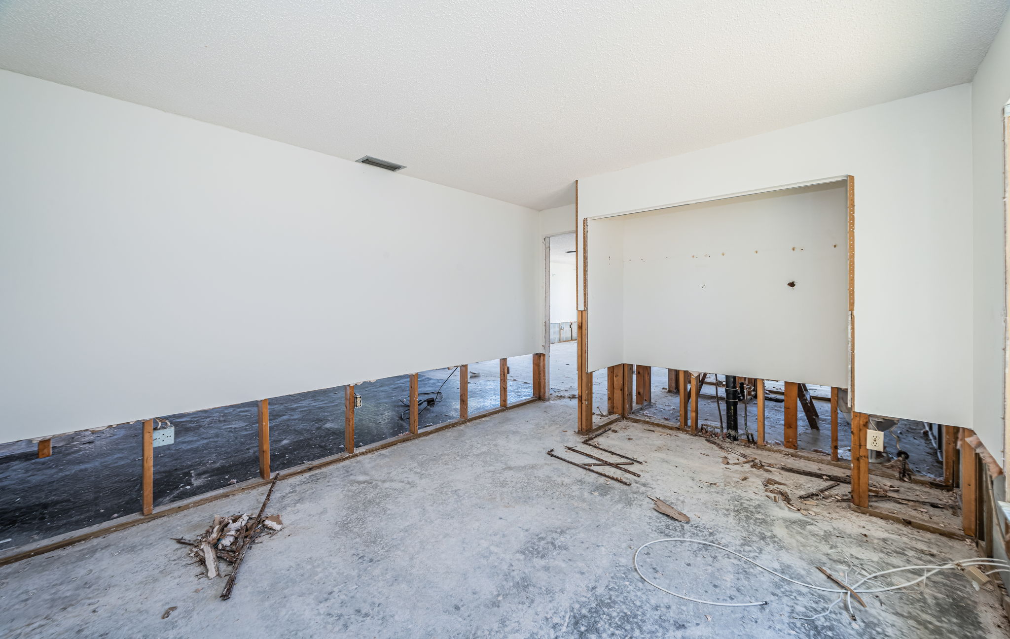 Treasure Island, Florida, 33706, United States, 3 Bedrooms Bedrooms, ,2 BathroomsBathrooms,Residential,For Sale,1976468