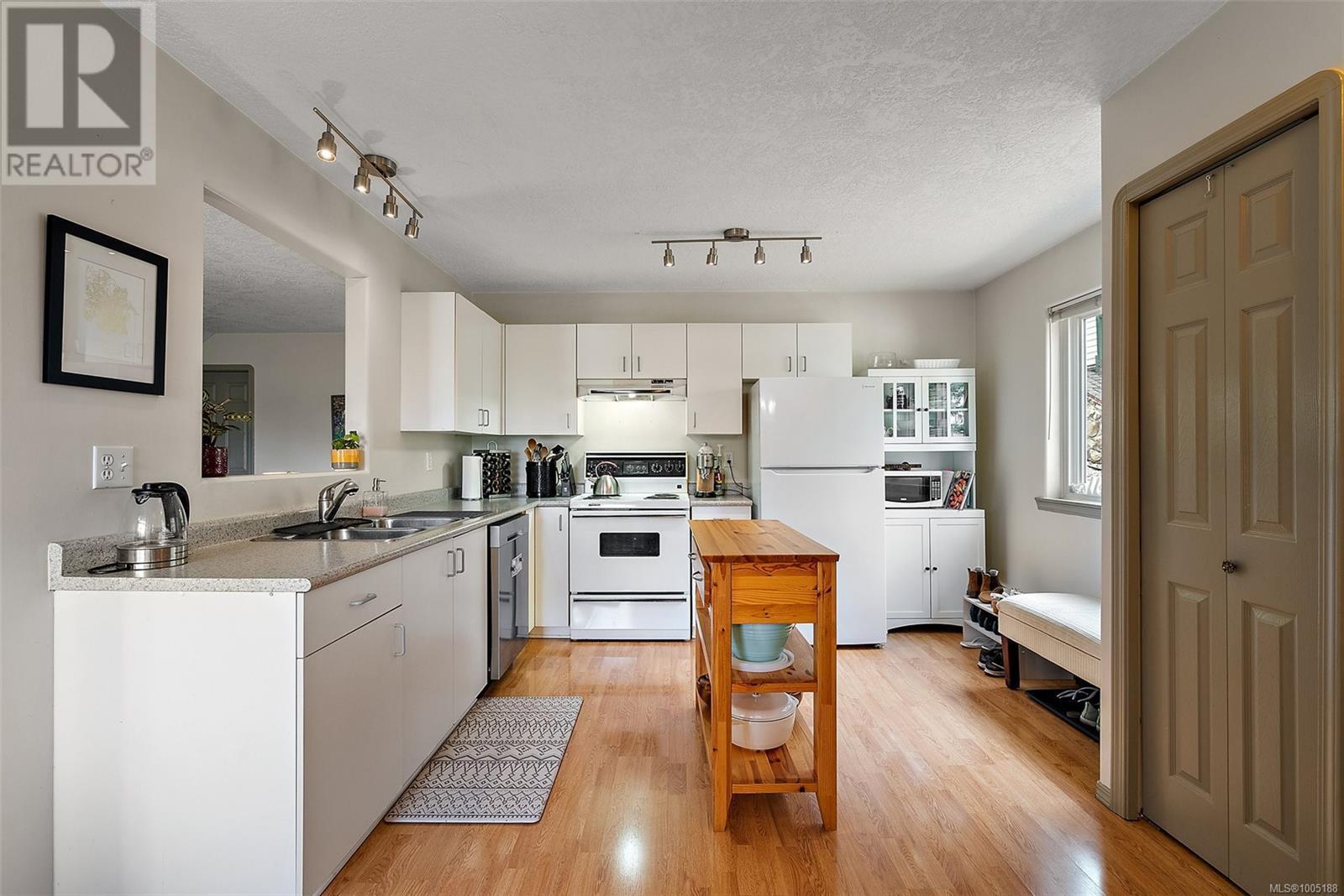 LANGFORD, British Columbia, V9B 5V3, CA, 5 Bedrooms Bedrooms, ,4 BathroomsBathrooms,Residential,For Sale,1891160