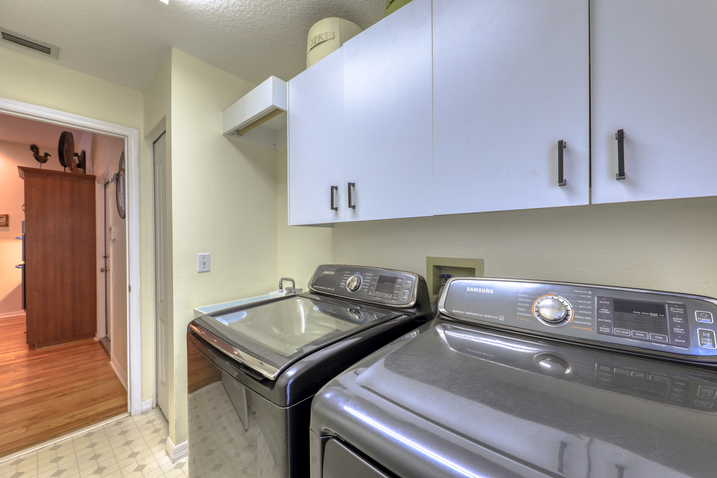 Palm Harbor, Florida, 34685, United States, 4 Bedrooms Bedrooms, ,3 BathroomsBathrooms,Residential,For Sale,1873066