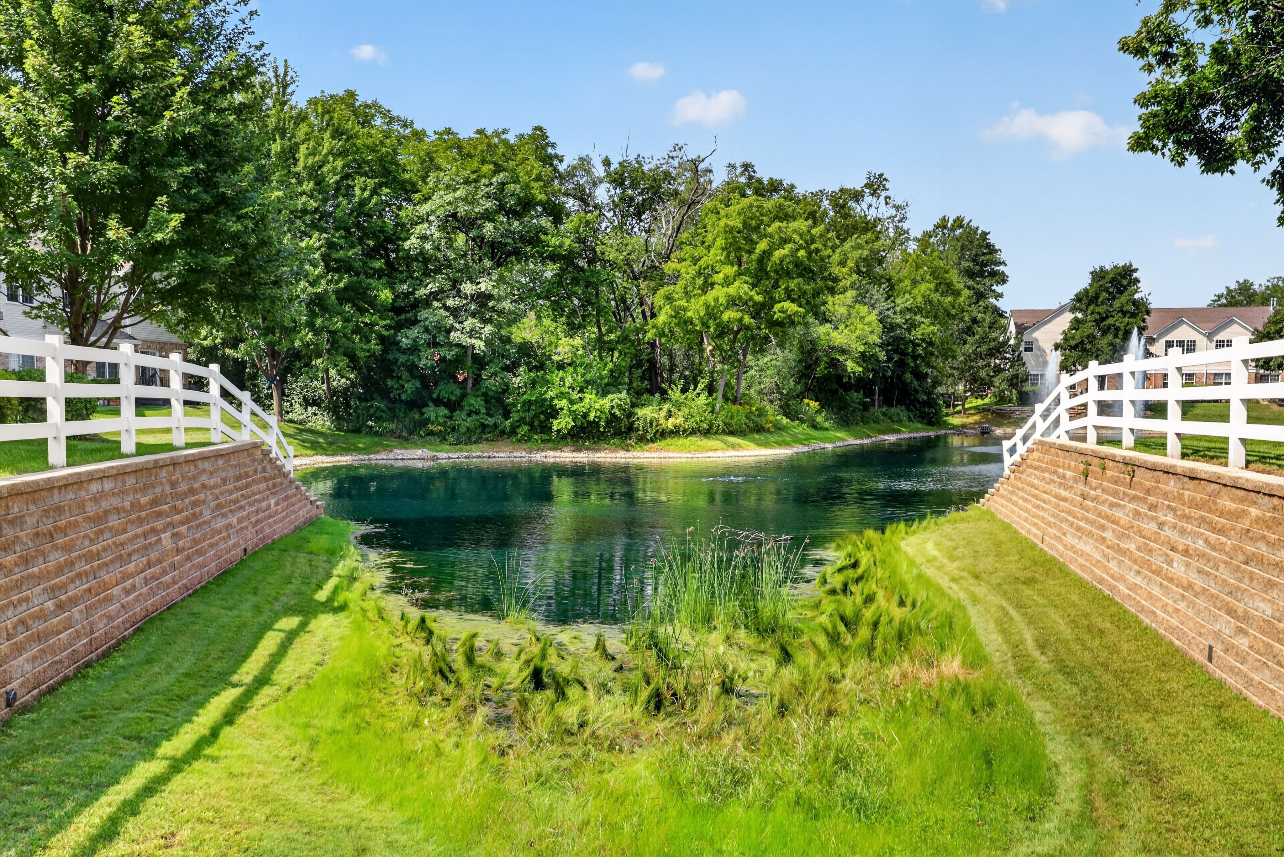  Beautiful Private End-unit Townhome Overlooking a Peaceful Pond - 物件實景