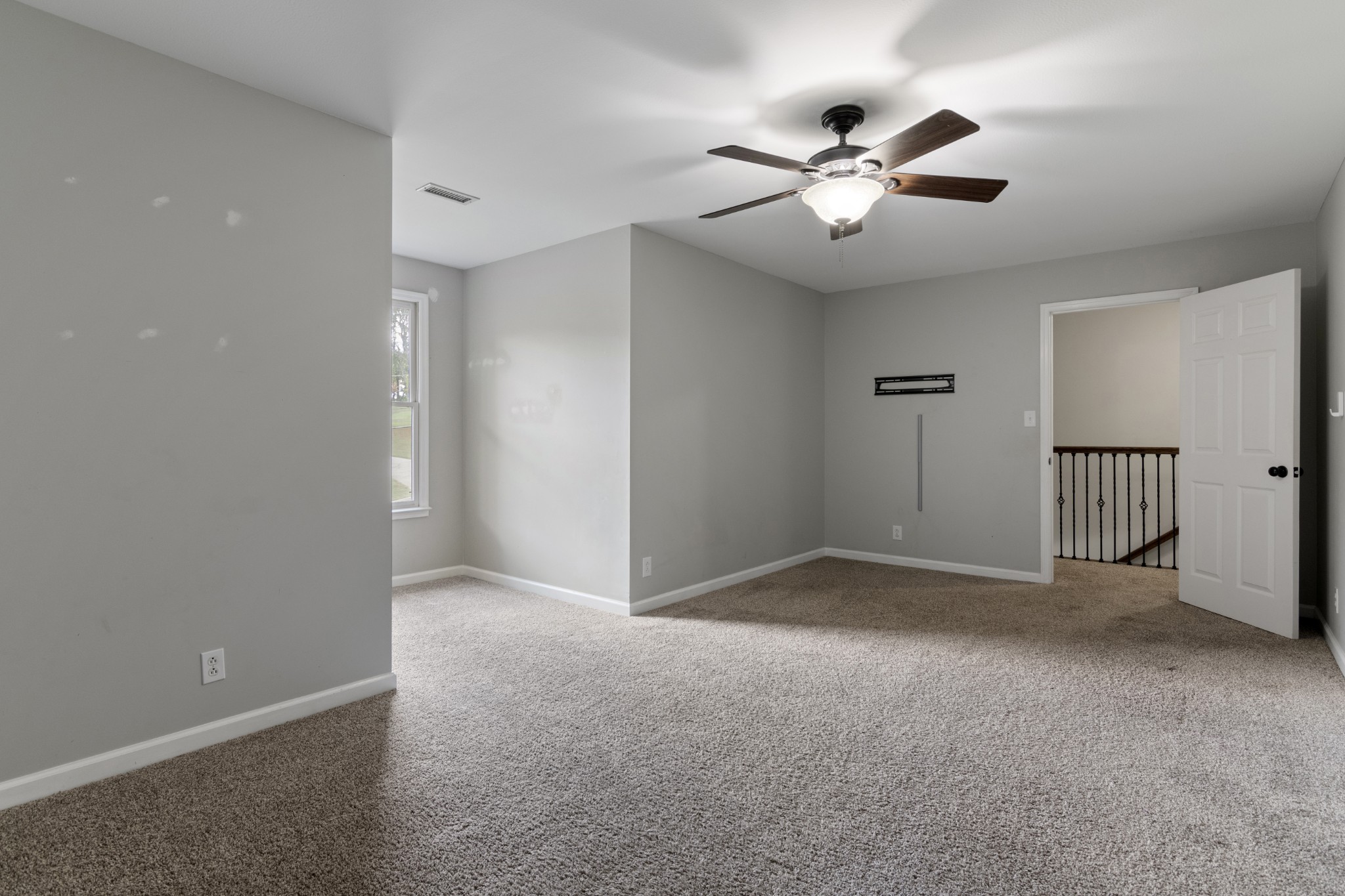 Clarksville, Tennessee, 37043, United States, 3 Bedrooms Bedrooms, ,3 BathroomsBathrooms,Residential,For Sale,1978021