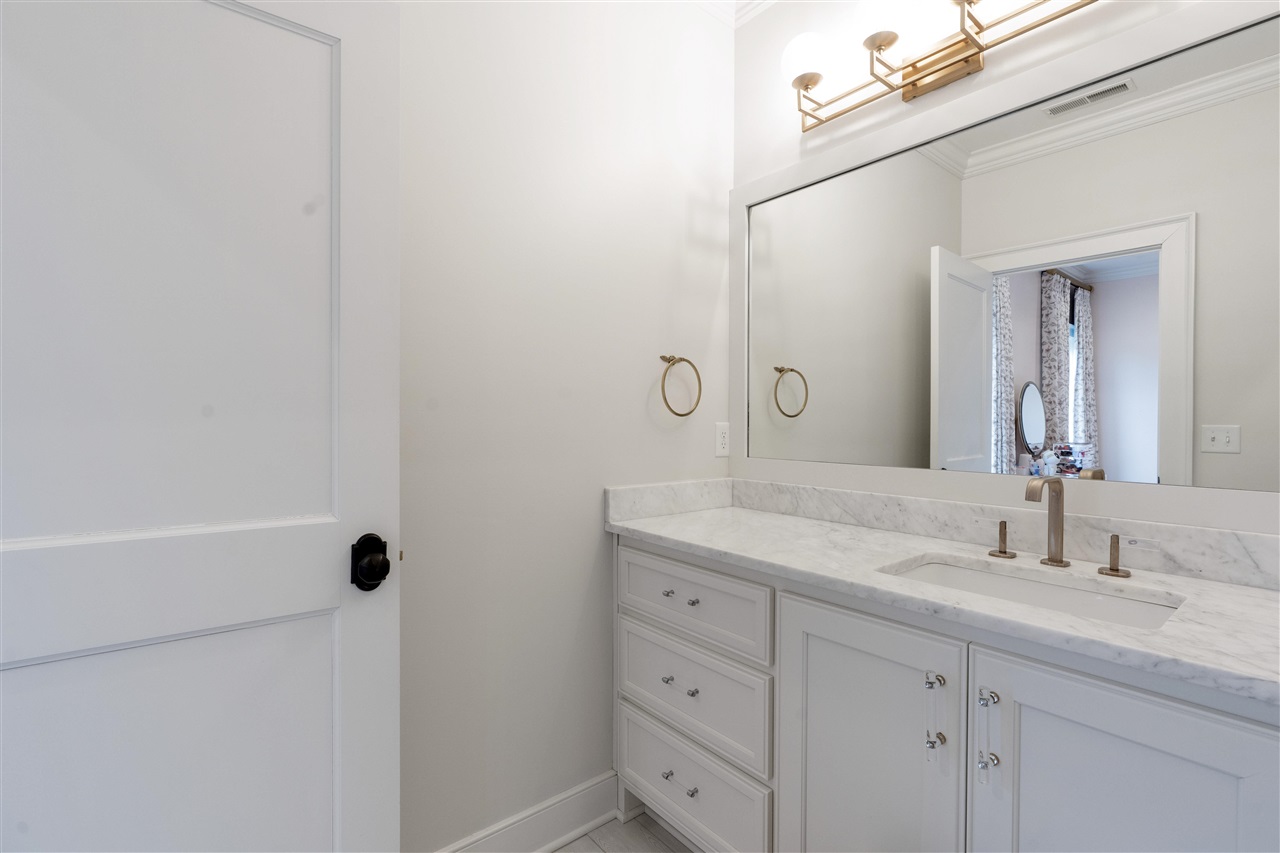 Bowling Green, Kentucky, 42103, United States, 5 Bedrooms Bedrooms, ,5 BathroomsBathrooms,Residential,For Sale,1986458