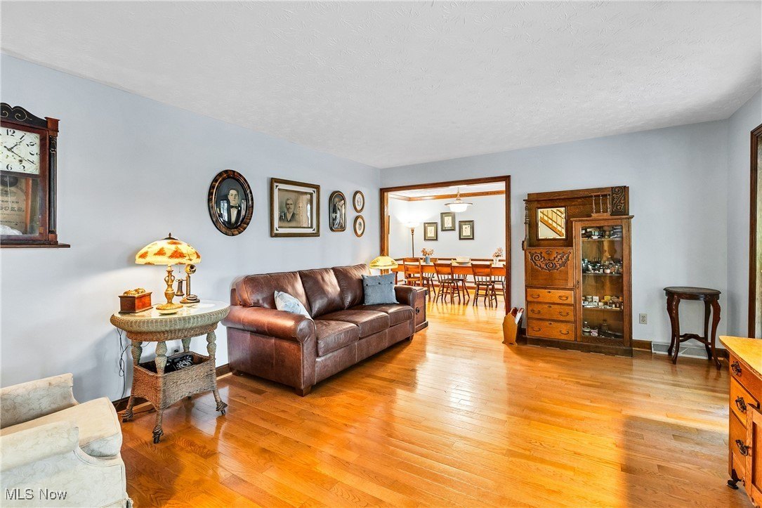 Kinsman, Ohio, 44428, United States, 4 Bedrooms Bedrooms, ,4 BathroomsBathrooms,Residential,For Sale,1983424