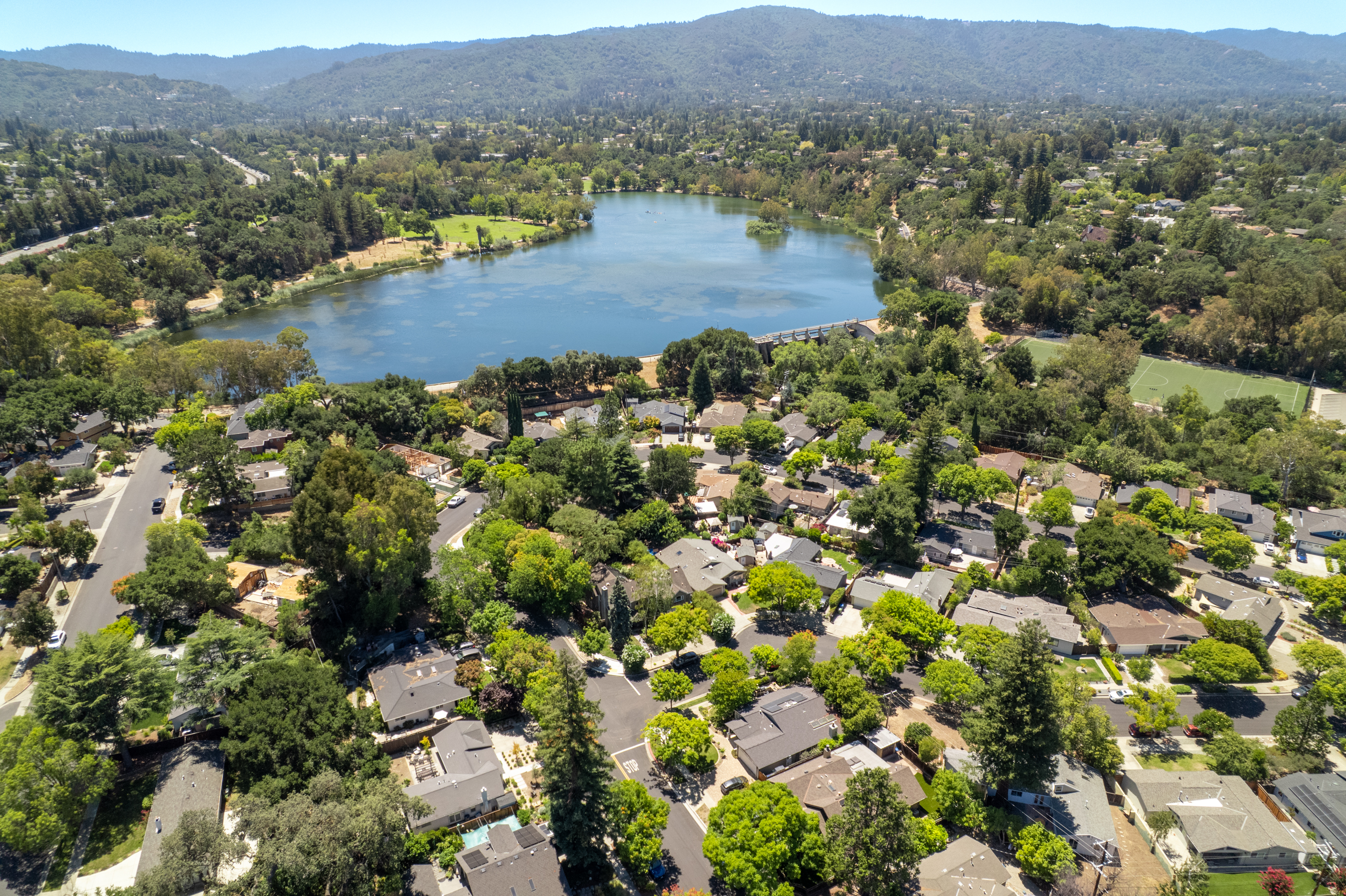  Corner Lot Retreat in the Heart of Los Gatos’ Vasona Corridor - 物件實景