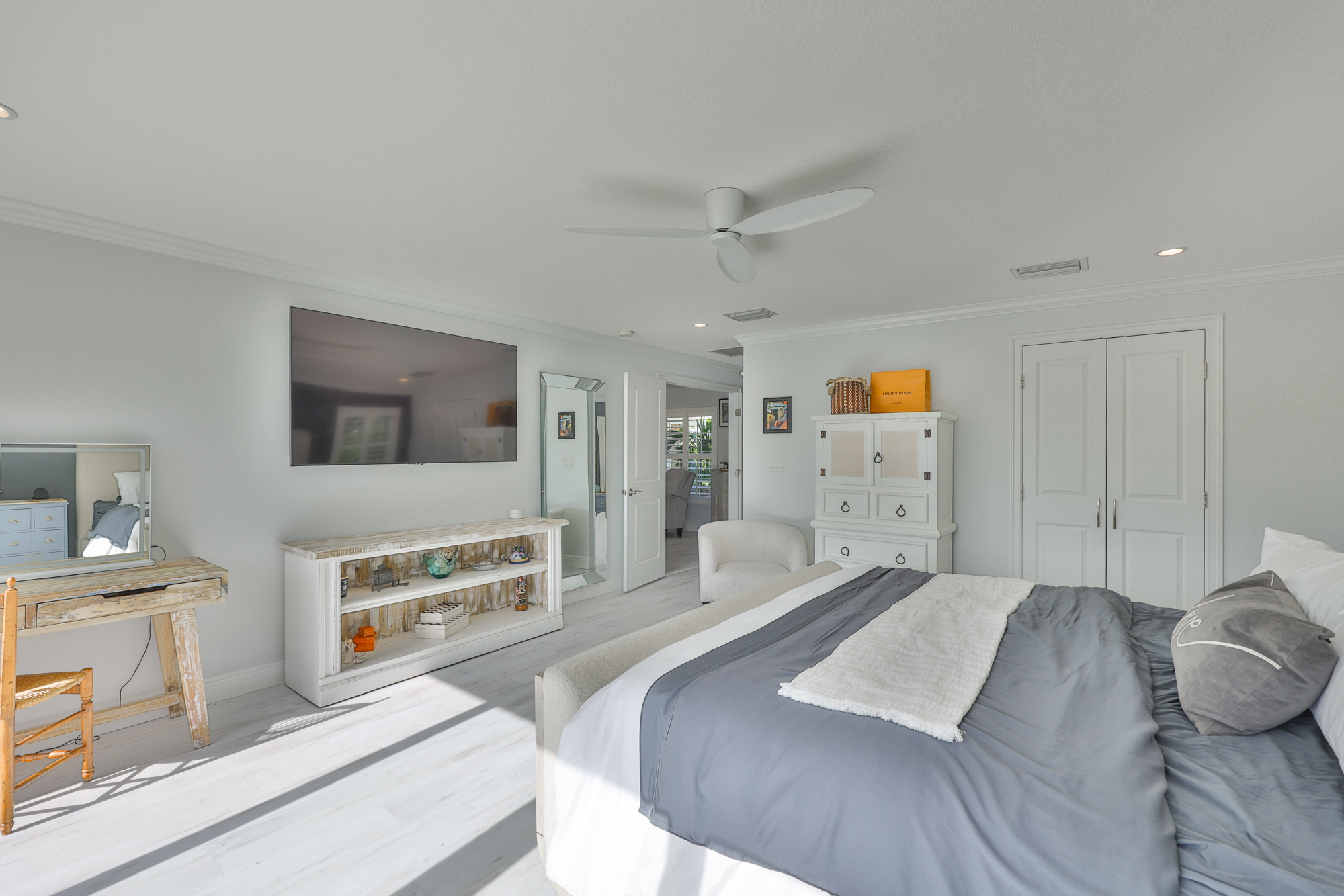 Largo, Florida, 33770, United States, 3 Bedrooms Bedrooms, ,4 BathroomsBathrooms,Residential,For Sale,1982146