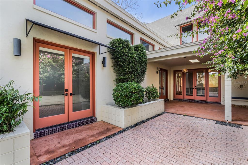 Orlando, Florida, 32806, United States, 3 Bedrooms Bedrooms, ,4 BathroomsBathrooms,Residential,For Sale,1927434