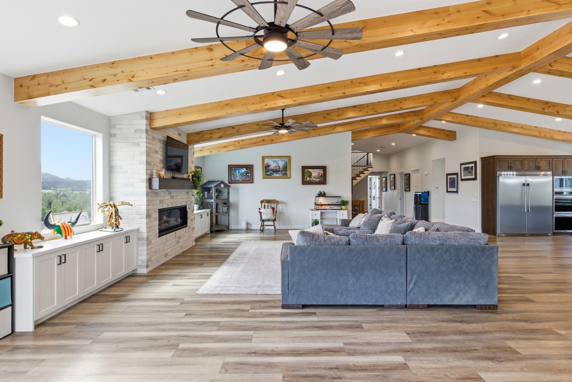  5 Acres • Two Homes In One • Horse Property With Flexible Living Options - 物件實景