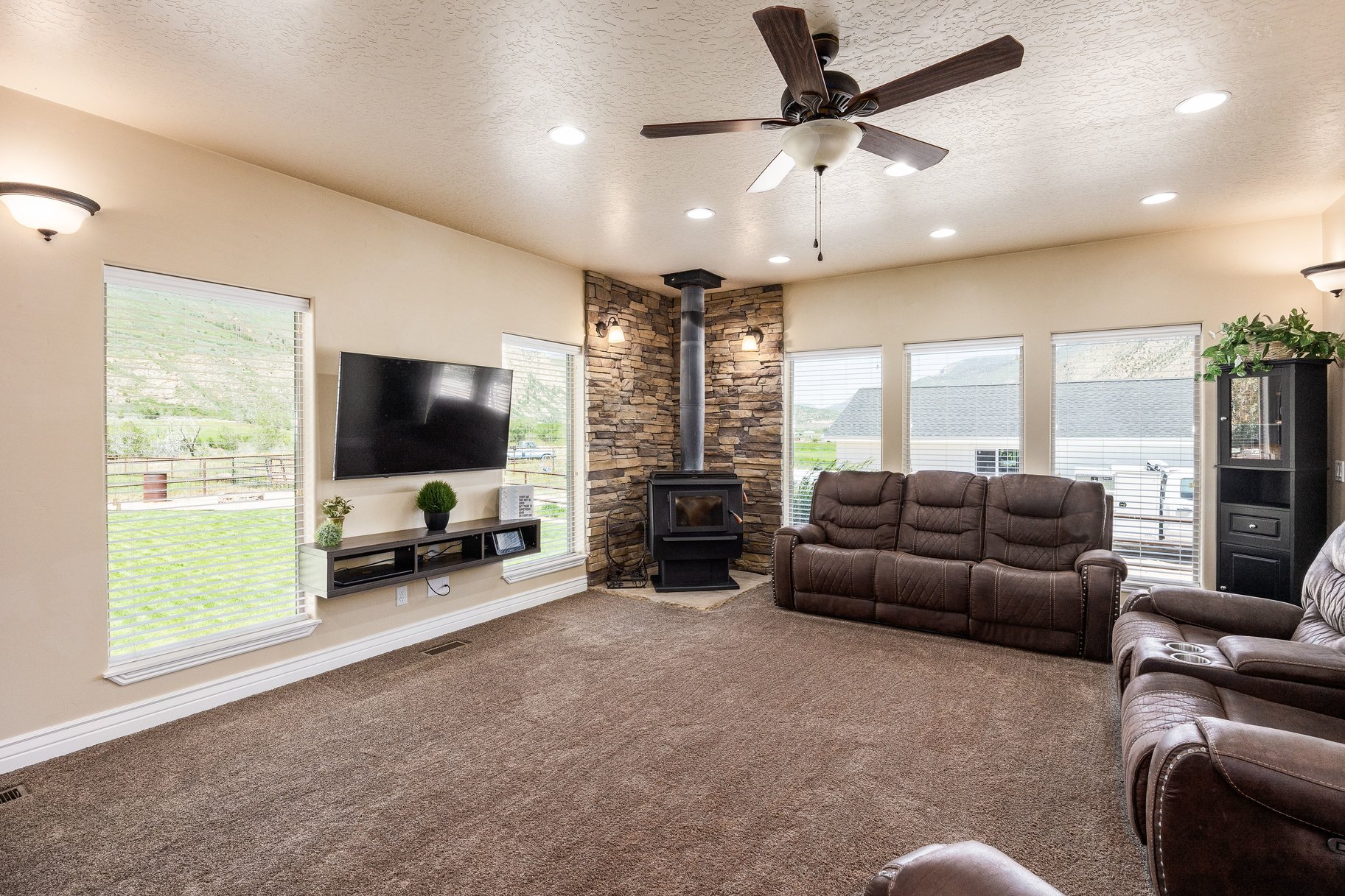  4,000+ SF Home, 1 Acre, Duchesne River Fly Fishing Easement - 物件實景