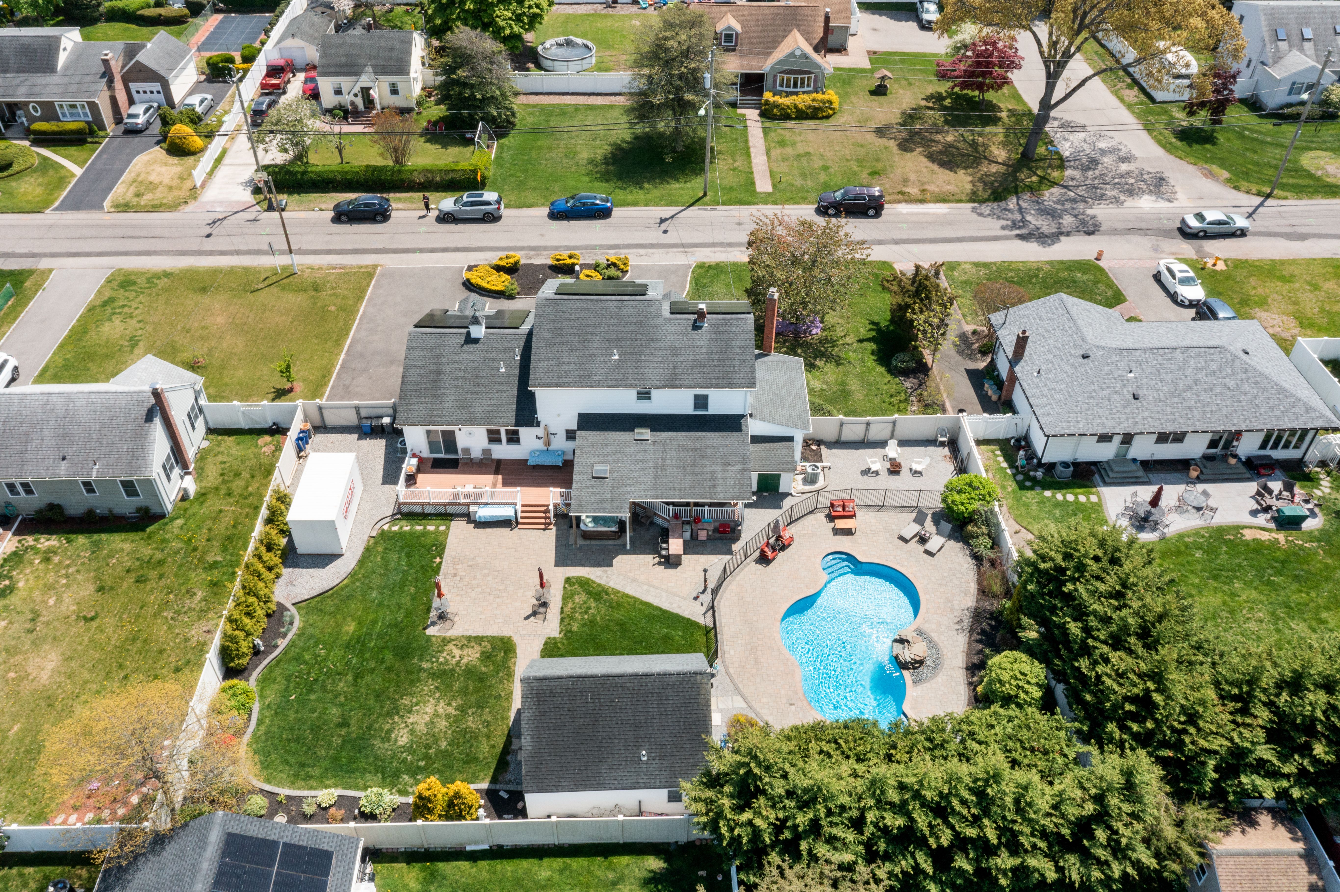  63 E Madison Street, East Islip, NY, 11730 - 物件實景