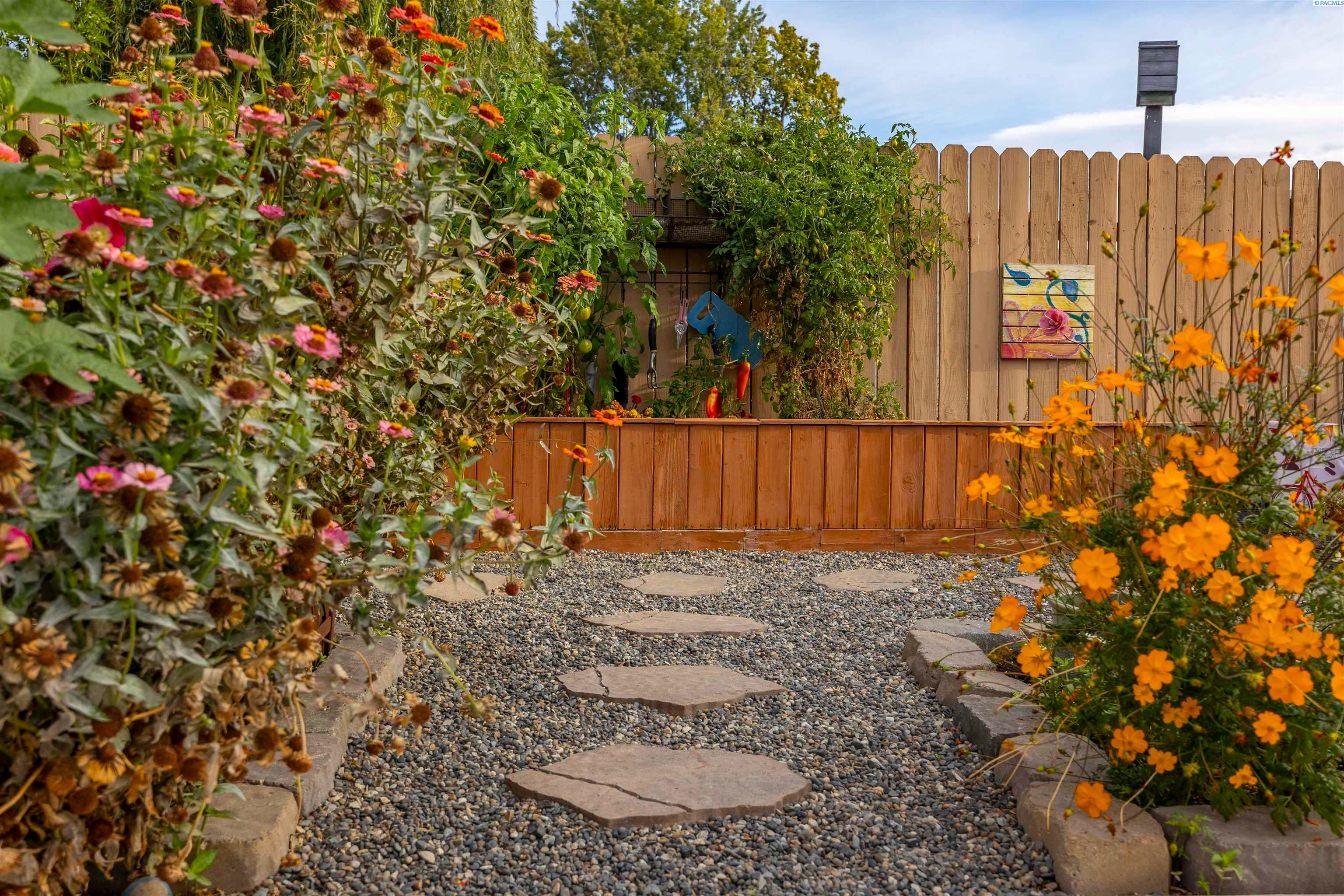 Pasco, Washington, 99301, United States, 3 Bedrooms Bedrooms, ,3 BathroomsBathrooms,Residential,For Sale,1981620