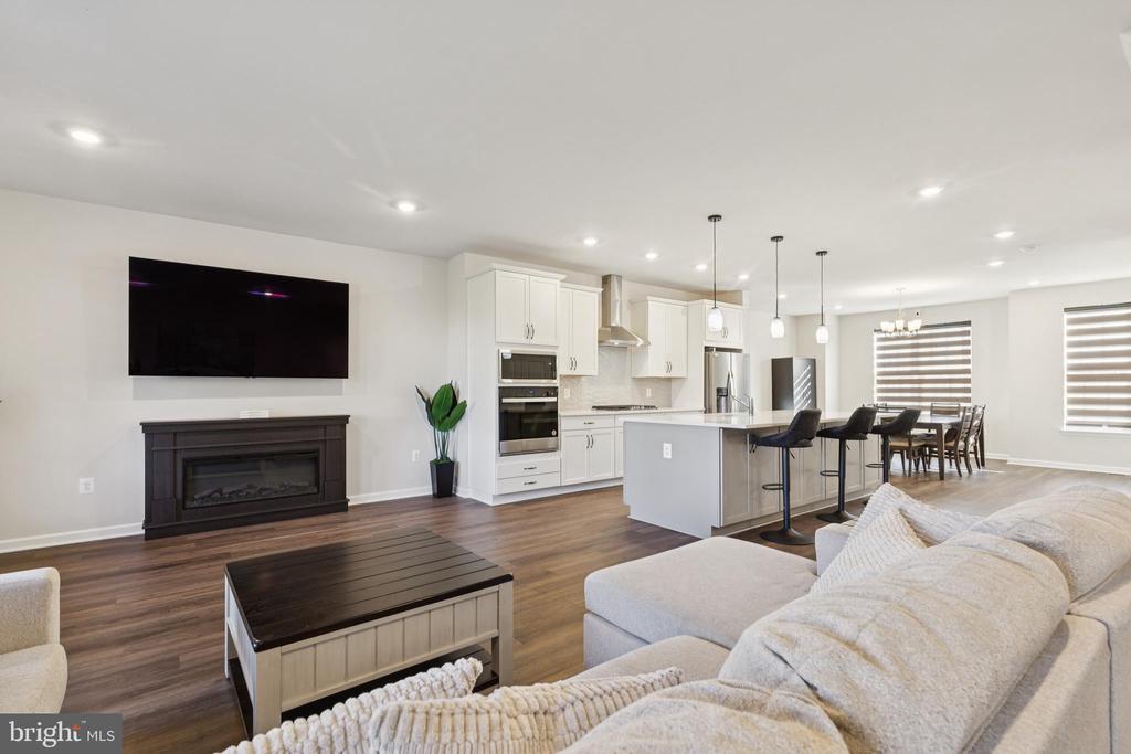 Leesburg, Virginia, 20176, United States, 4 Bedrooms Bedrooms, ,4 BathroomsBathrooms,Residential,For Sale,1983431