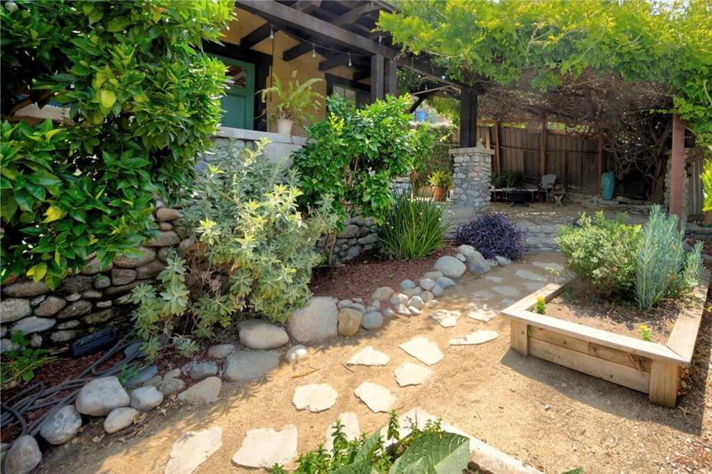 Los Angeles, California, 90031, United States, 3 Bedrooms Bedrooms, ,2 BathroomsBathrooms,Residential,For Sale,1862945