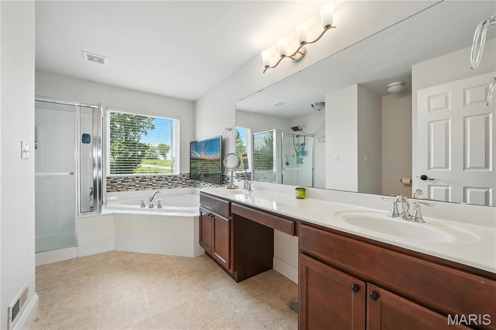 Lake St Louis, Missouri, 63367, United States, 4 Bedrooms Bedrooms, ,3 BathroomsBathrooms,Residential,For Sale,1901127