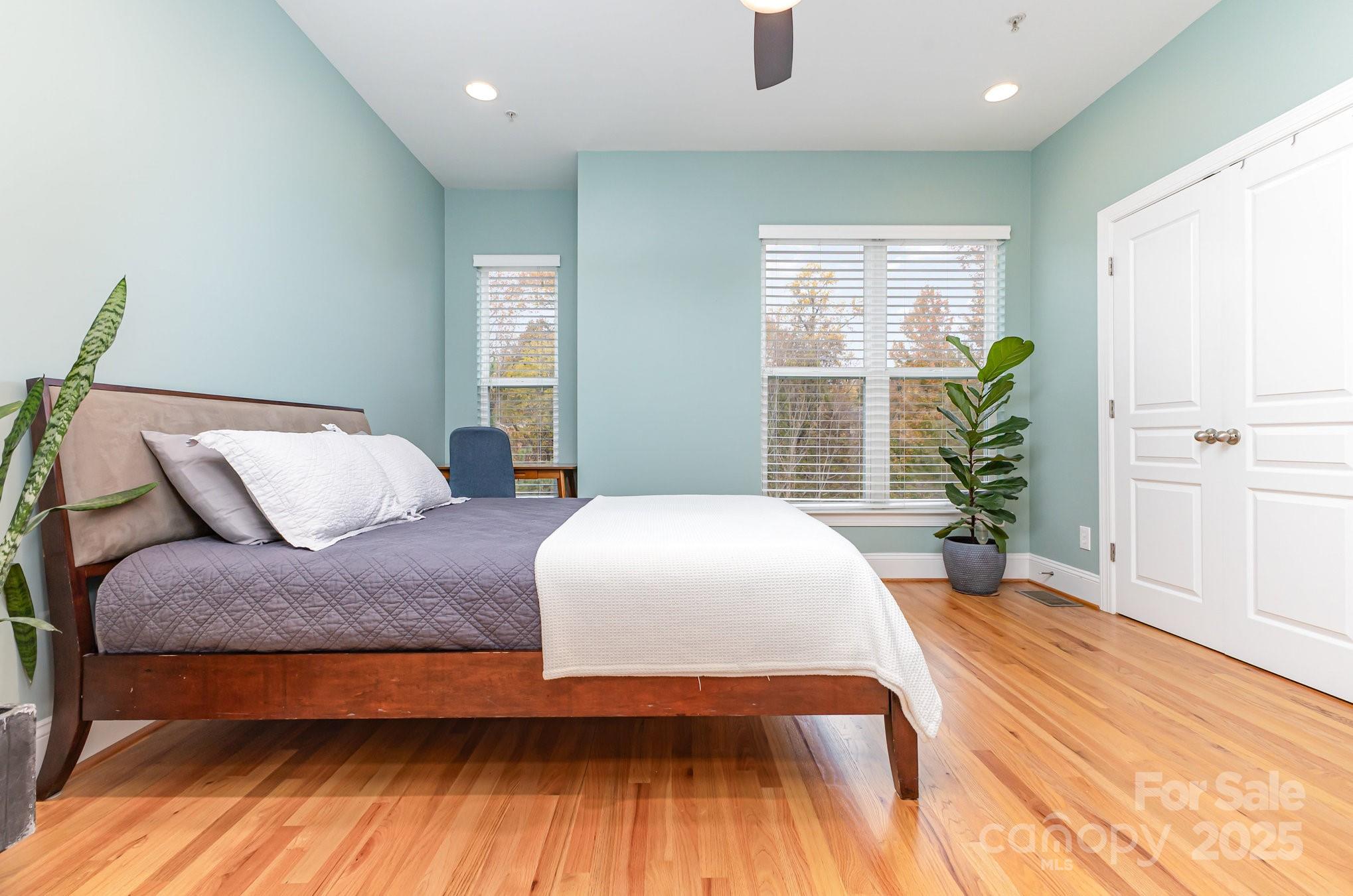 Charlotte, North Carolina, 28207, United States, 2 Bedrooms Bedrooms, ,3 BathroomsBathrooms,Residential,For Sale,1997449