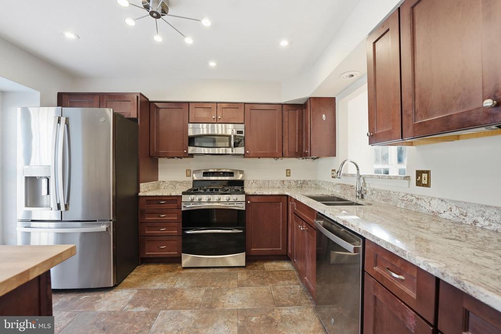 Sterling, Virginia, 20166, United States, 3 Bedrooms Bedrooms, ,3 BathroomsBathrooms,Residential,For Sale,2010365