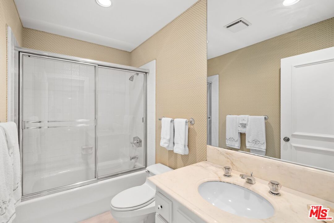 Los Angeles, California, 90067, United States, 3 Bedrooms Bedrooms, ,5 BathroomsBathrooms,Residential,For Sale,1924921