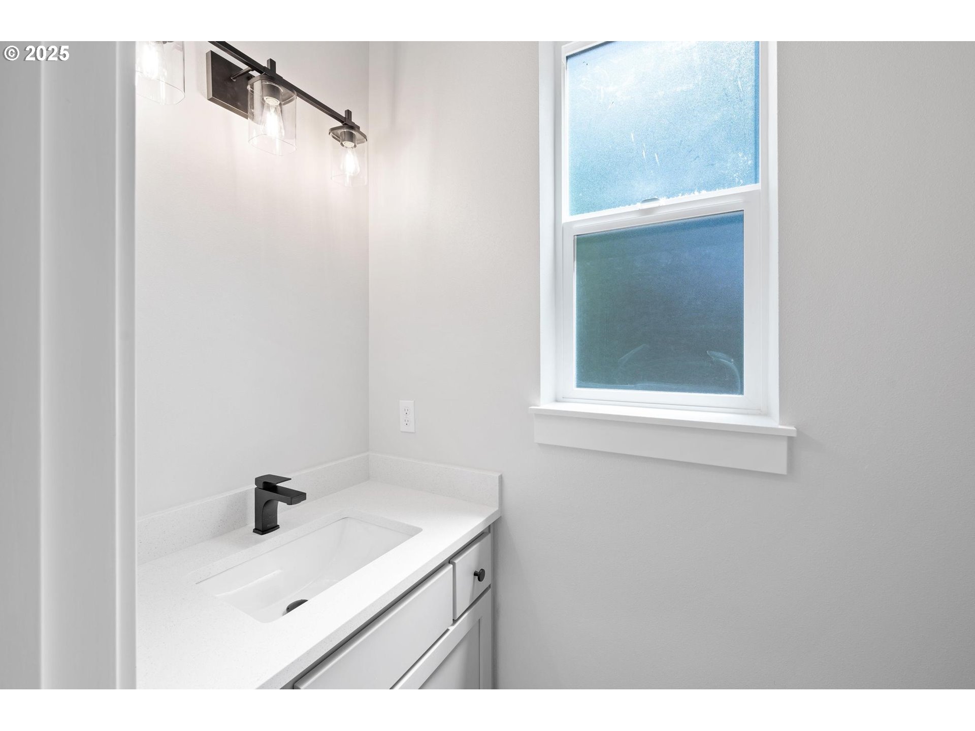 Tigard, Oregon, 97224, United States, 3 Bedrooms Bedrooms, ,2 BathroomsBathrooms,Residential,For Sale,1837175