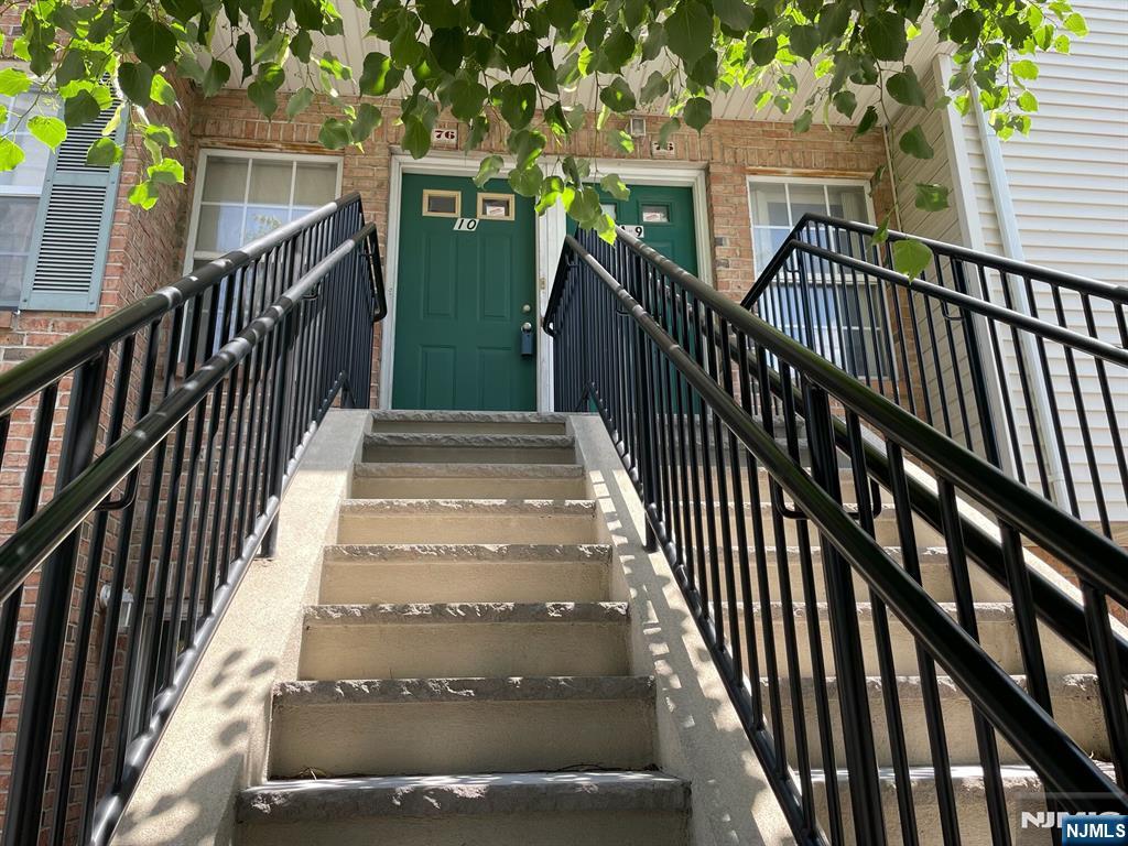 Newark, New Jersey, 07105, United States, 2 Bedrooms Bedrooms, ,3 BathroomsBathrooms,Residential,For Sale,1908619