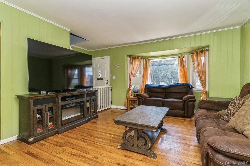 Elmont, New York, 11003, United States, 4 Bedrooms Bedrooms, ,1 BathroomBathrooms,Residential,For Sale,1938597