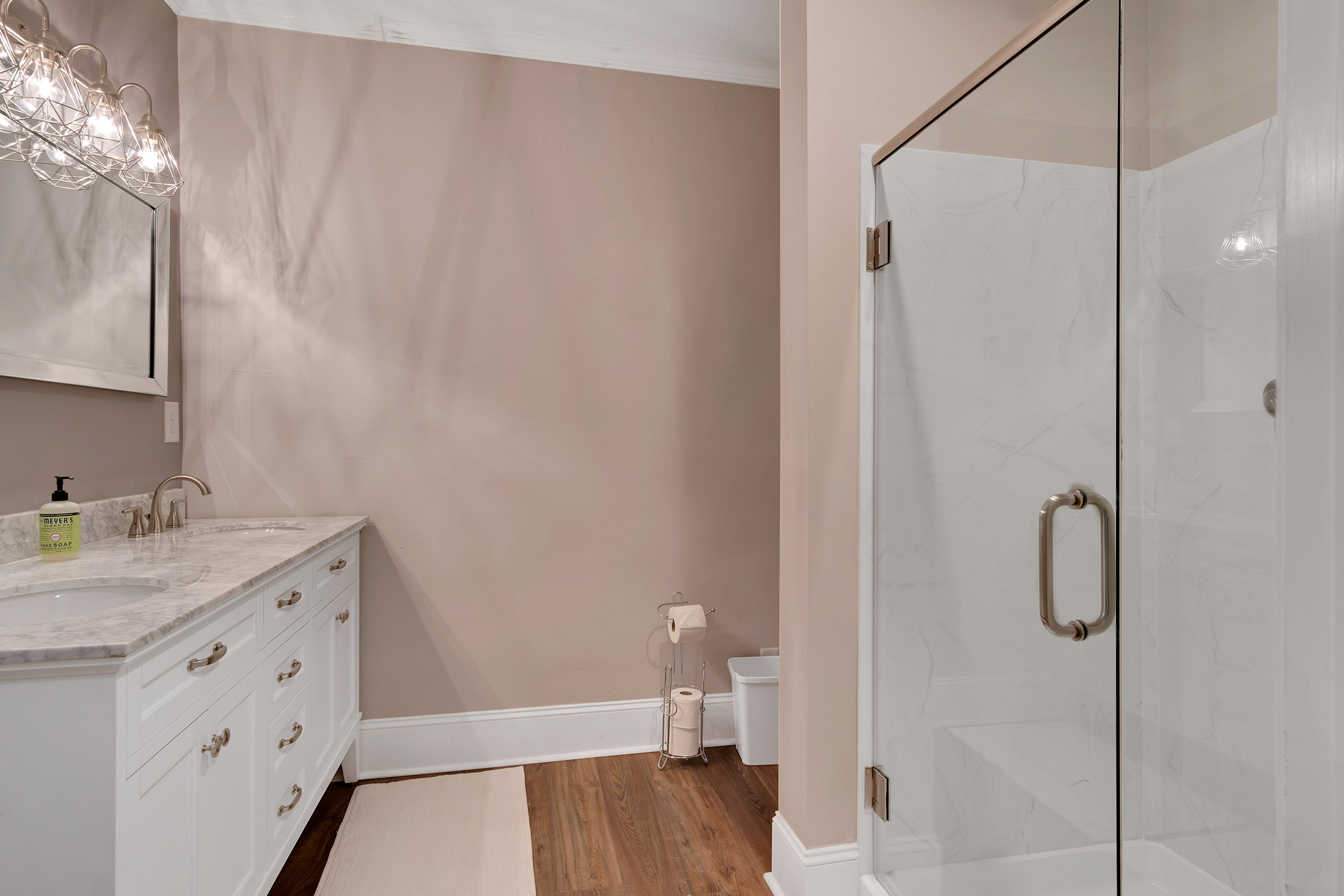 Beautifully Renovated Bungalow Perched above Orme Park in Virginia-Highland - 物件實景