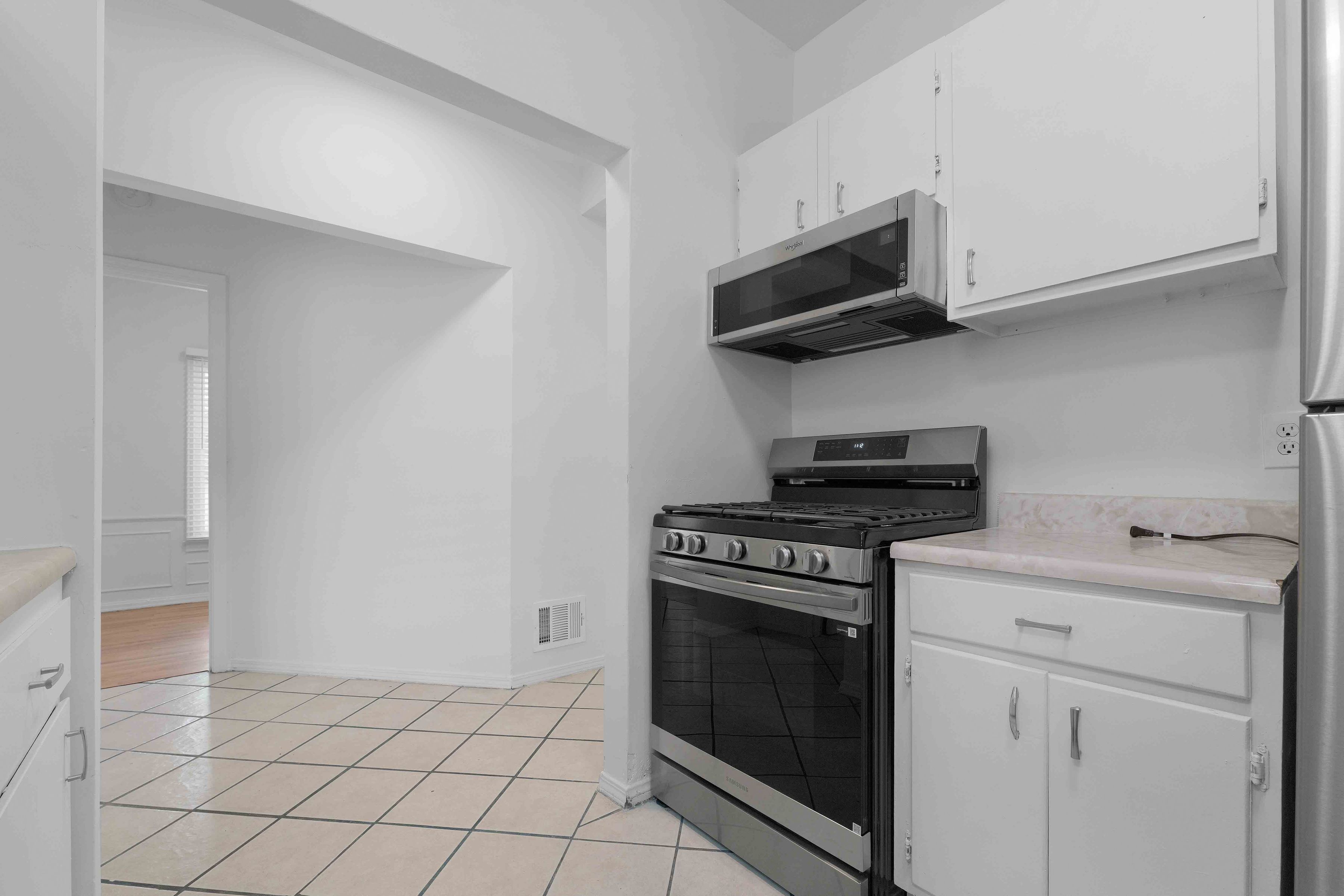  2442 W 18th St - 物件實景