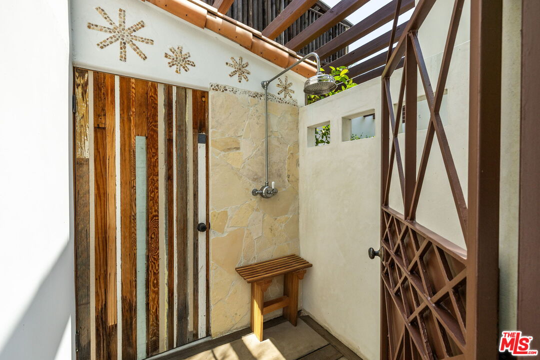 Los Angeles, California, 90069, United States, 4 Bedrooms Bedrooms, ,4 BathroomsBathrooms,Residential,For Sale,1911596