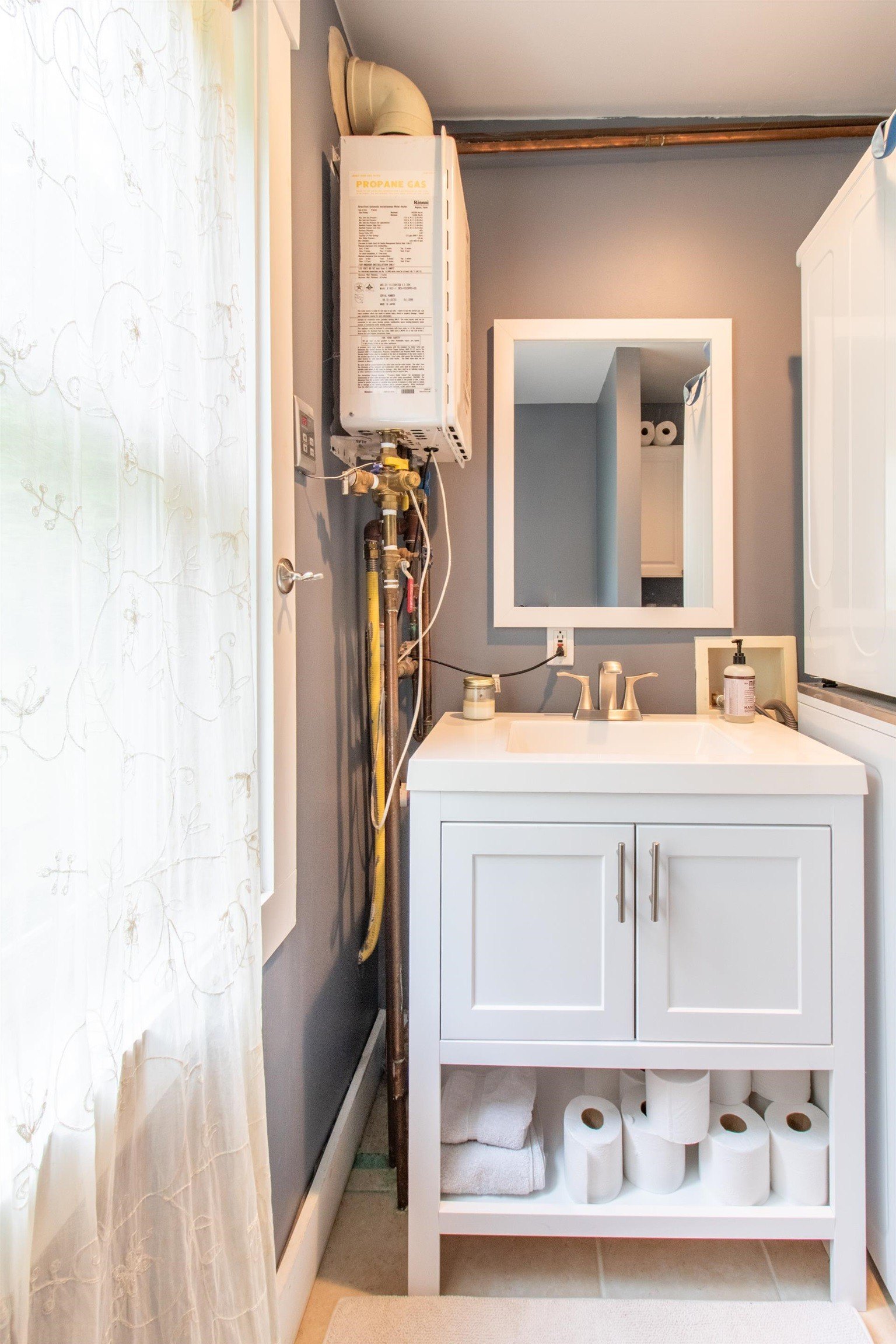 Kirby, Vermont, 05851, United States, 5 Bedrooms Bedrooms, ,3 BathroomsBathrooms,Residential,For Sale,1975447