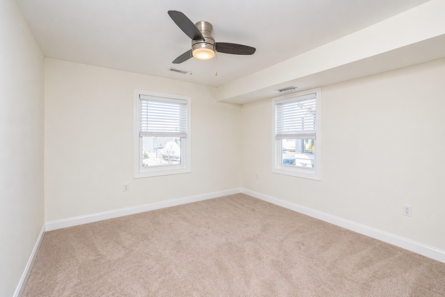  11 Point Drive - 物件實景