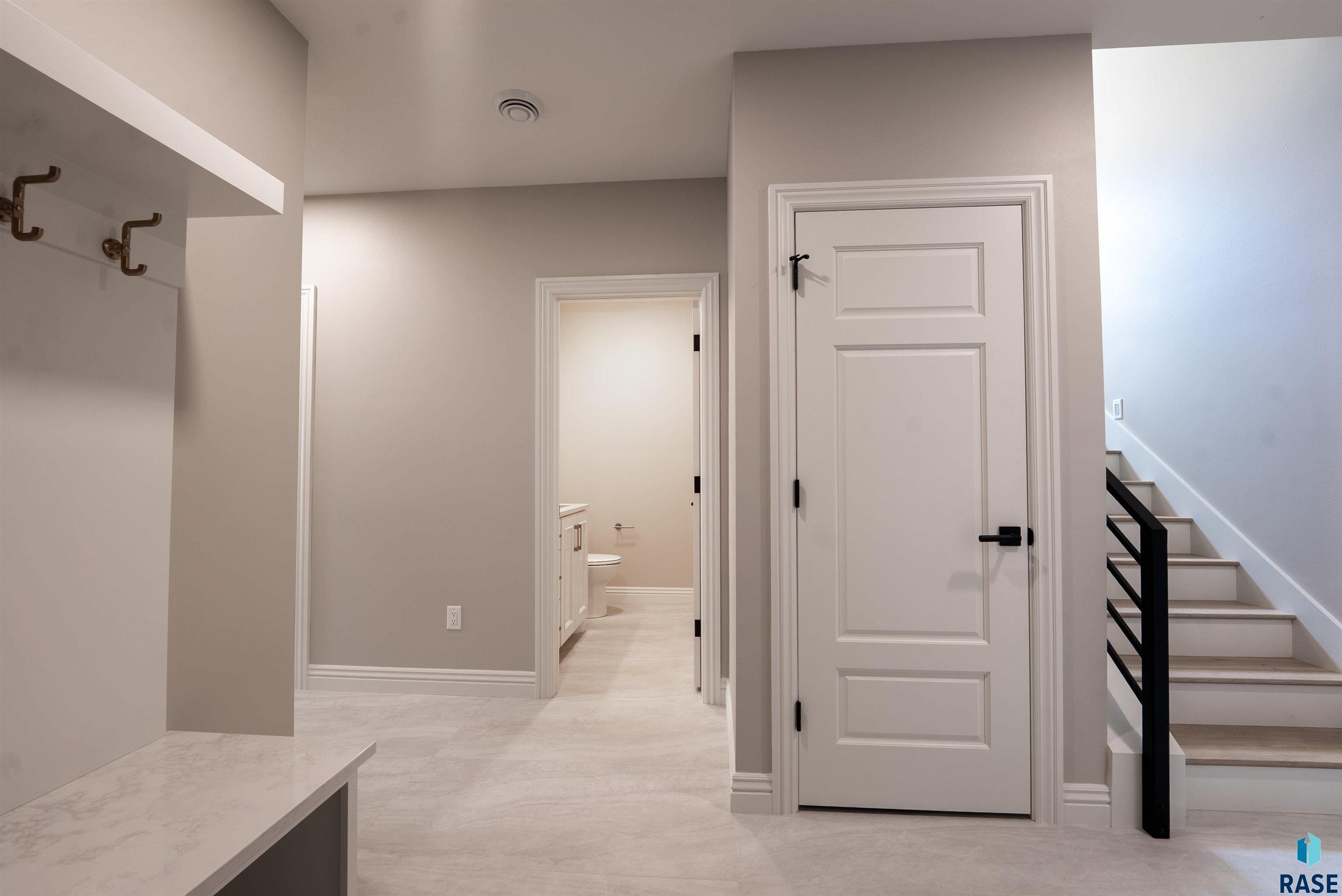 Sioux Falls, South Dakota, 57106, United States, ,Residential,For Sale,1986219