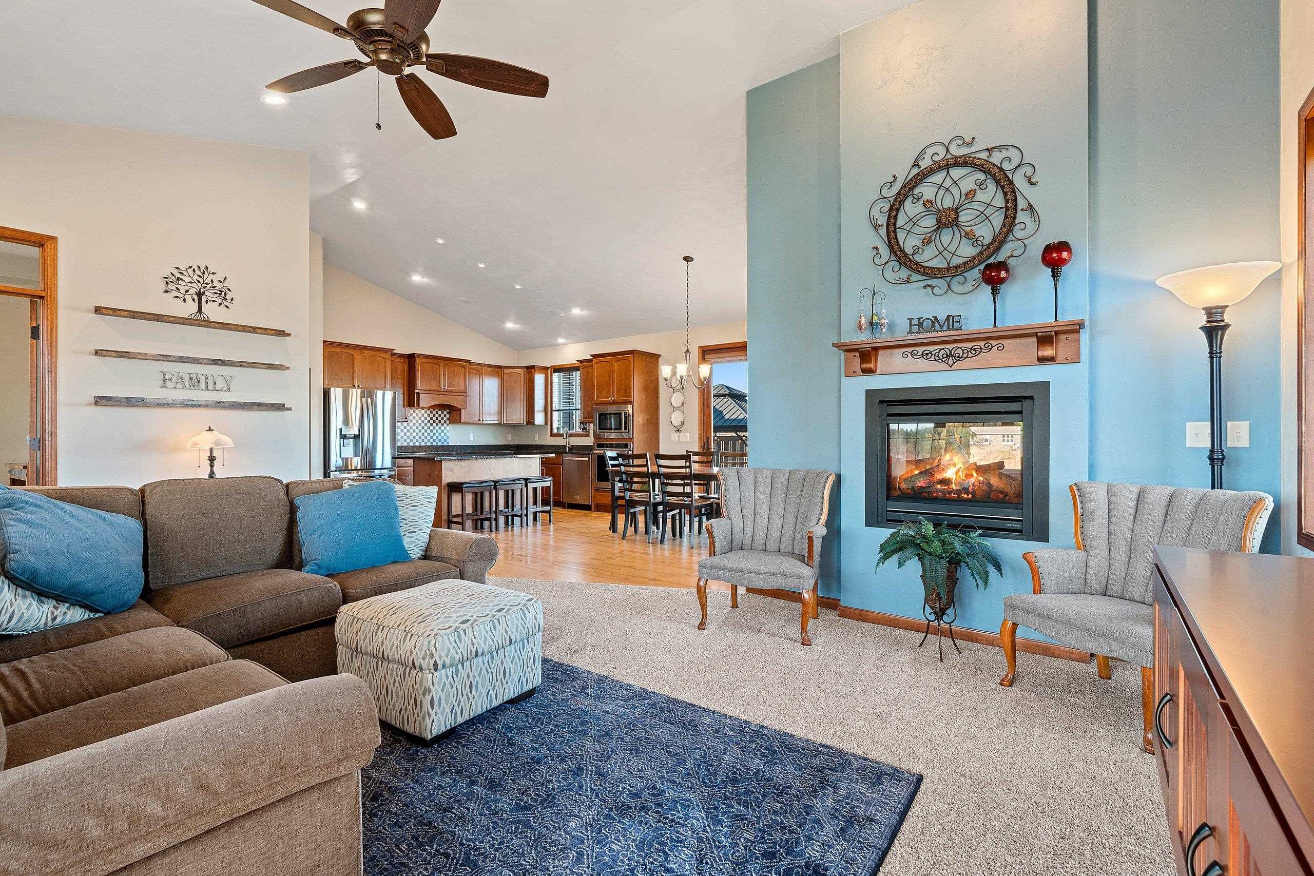 NEENAH, Wisconsin, 54956, United States, 3 Bedrooms Bedrooms, ,3 BathroomsBathrooms,Residential,For Sale,1986561