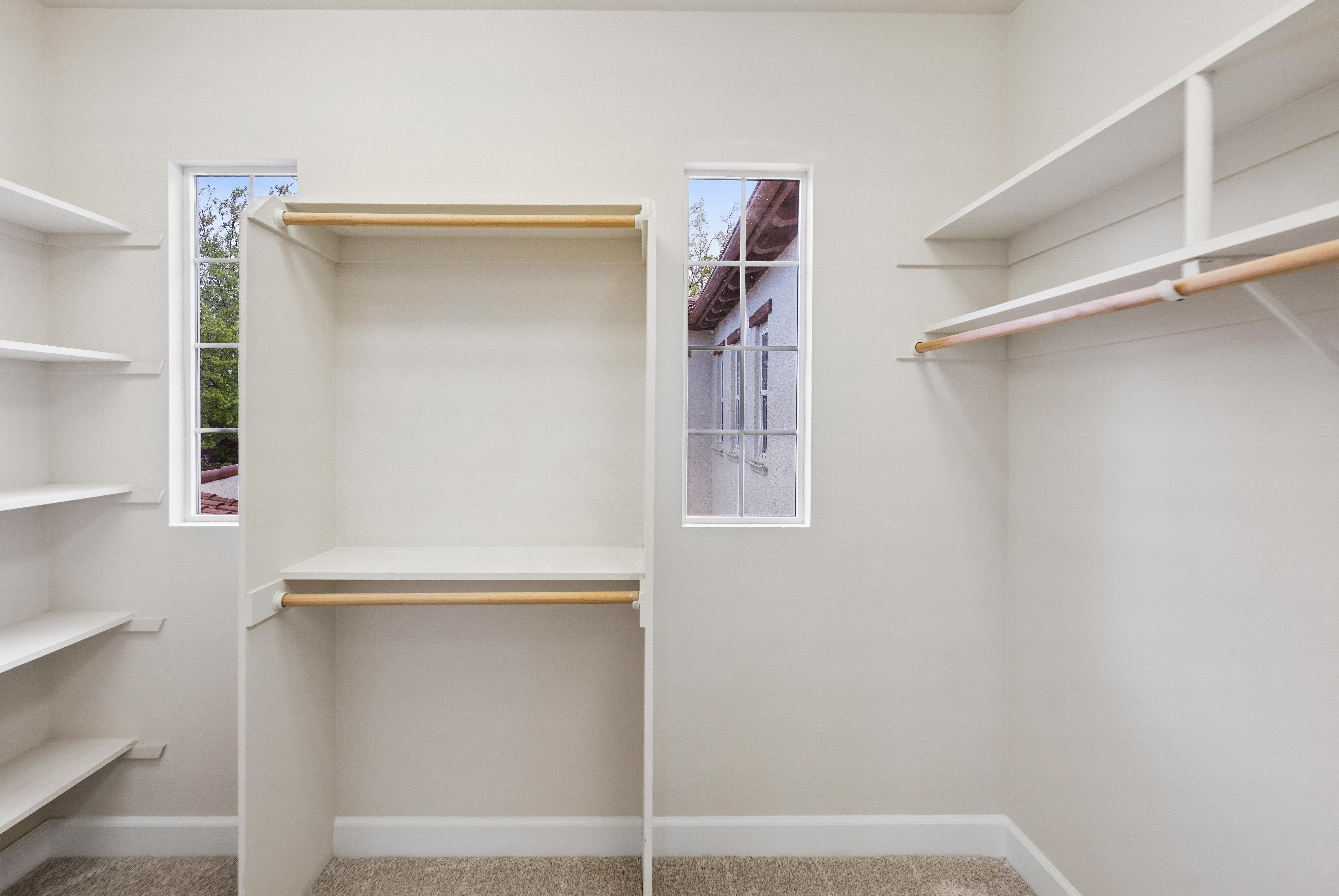  Panoramic Views and Timeless Design in This Stunning Shapell ?Gallery? Residence - 物件實景