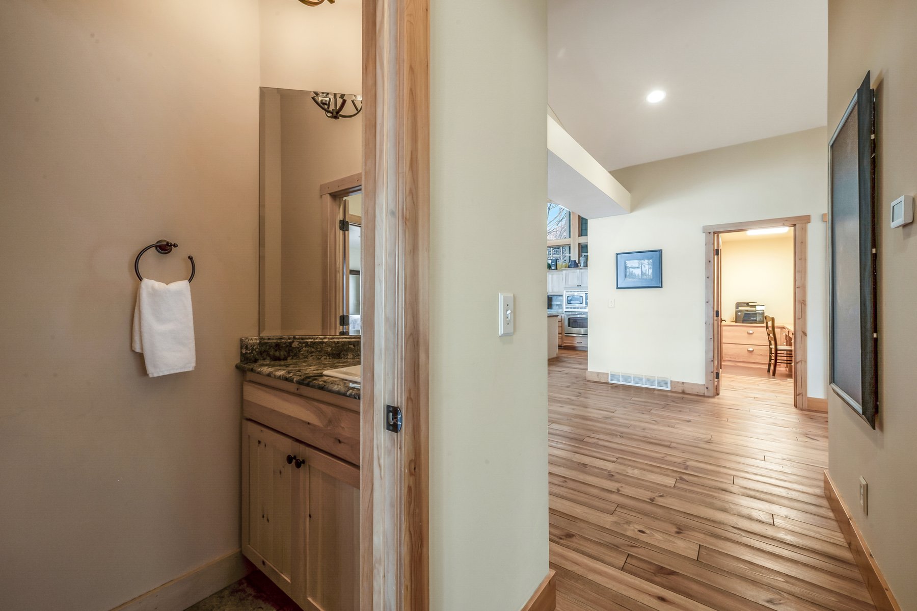 Sagle, Idaho, 83860, United States, 5 Bedrooms Bedrooms, ,6 BathroomsBathrooms,Residential,For Sale,1978919