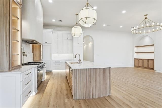 Metairie, Louisiana, 70005, United States, 5 Bedrooms Bedrooms, ,4 BathroomsBathrooms,Residential,For Sale,1990394