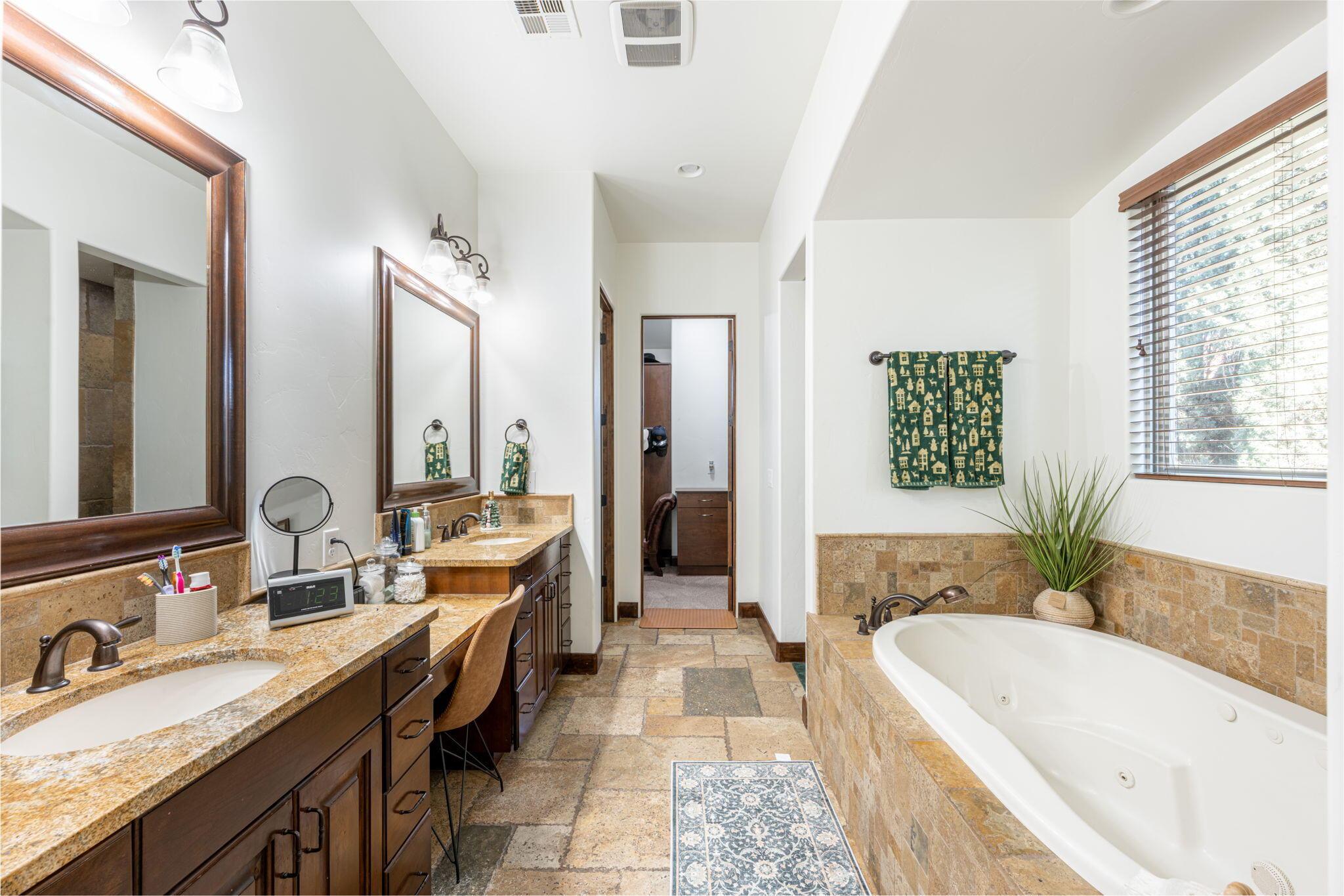 St George, Utah, 84790, United States, 5 Bedrooms Bedrooms, ,4 BathroomsBathrooms,Residential,For Sale,2006335