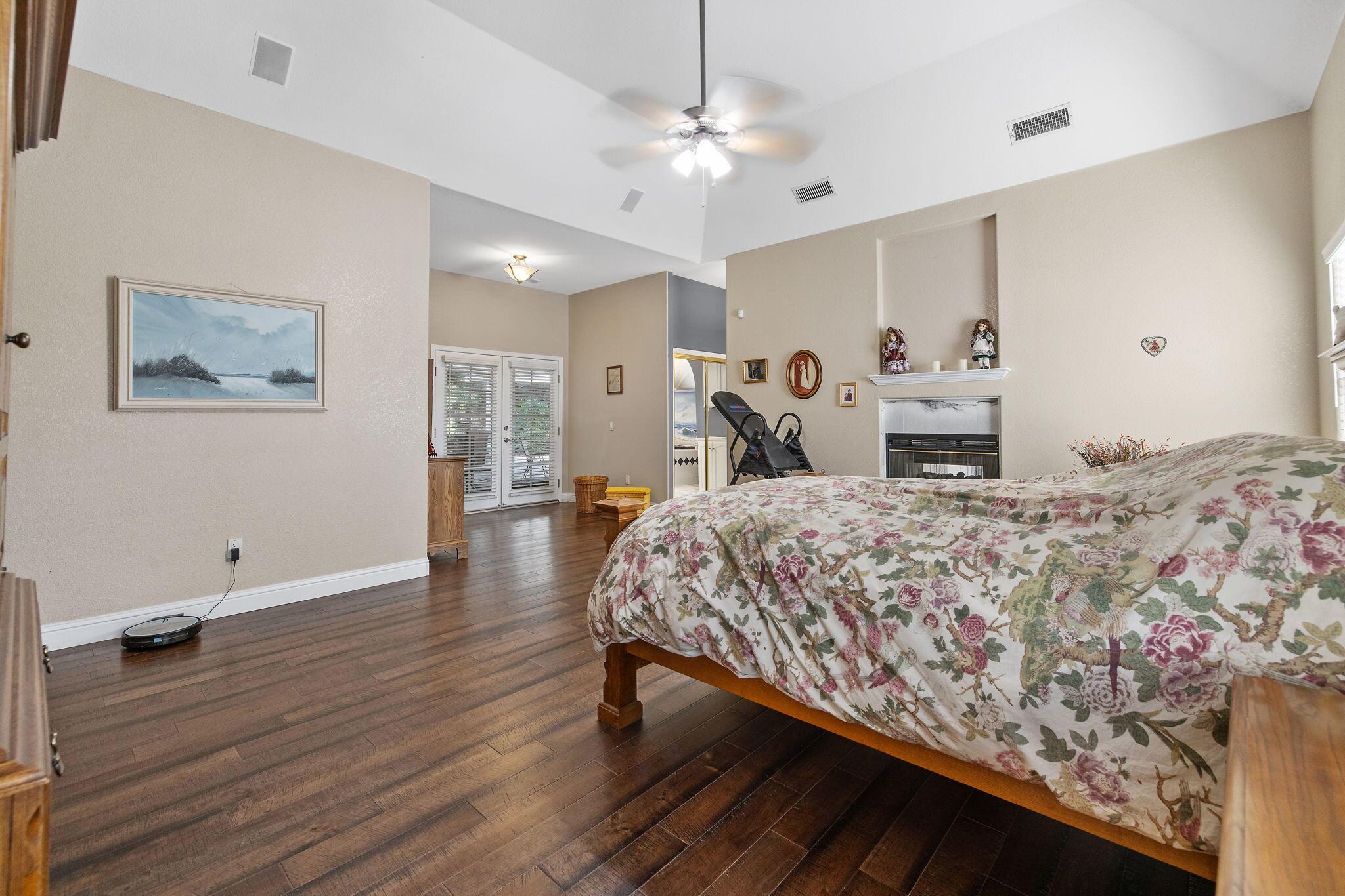 Visalia, California, 93292, United States, 4 Bedrooms Bedrooms, ,3 BathroomsBathrooms,Residential,For Sale,1977045