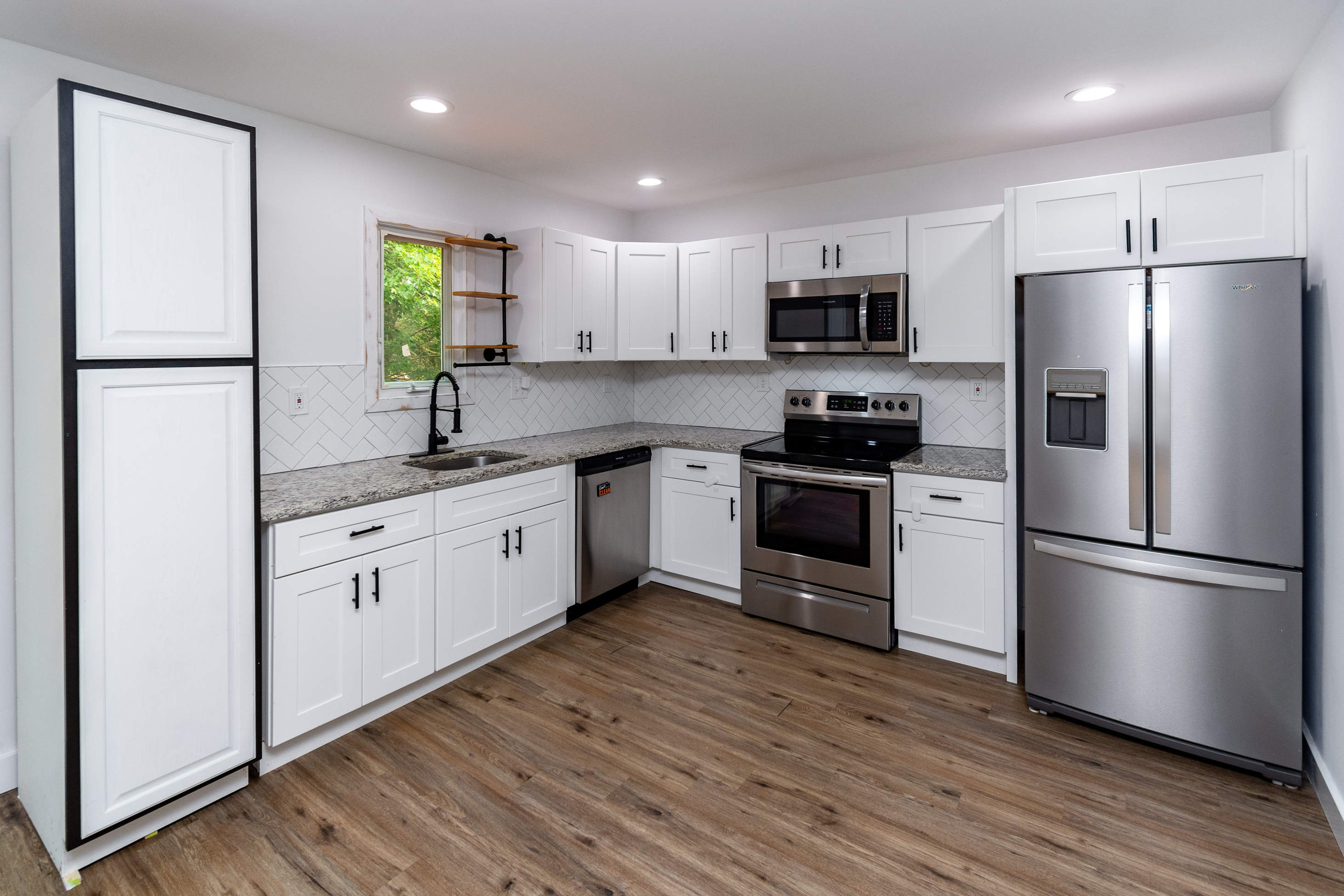  Stylish Three-Bedroom Townhome Near Shops, Dining and SEPTA - 物件實景