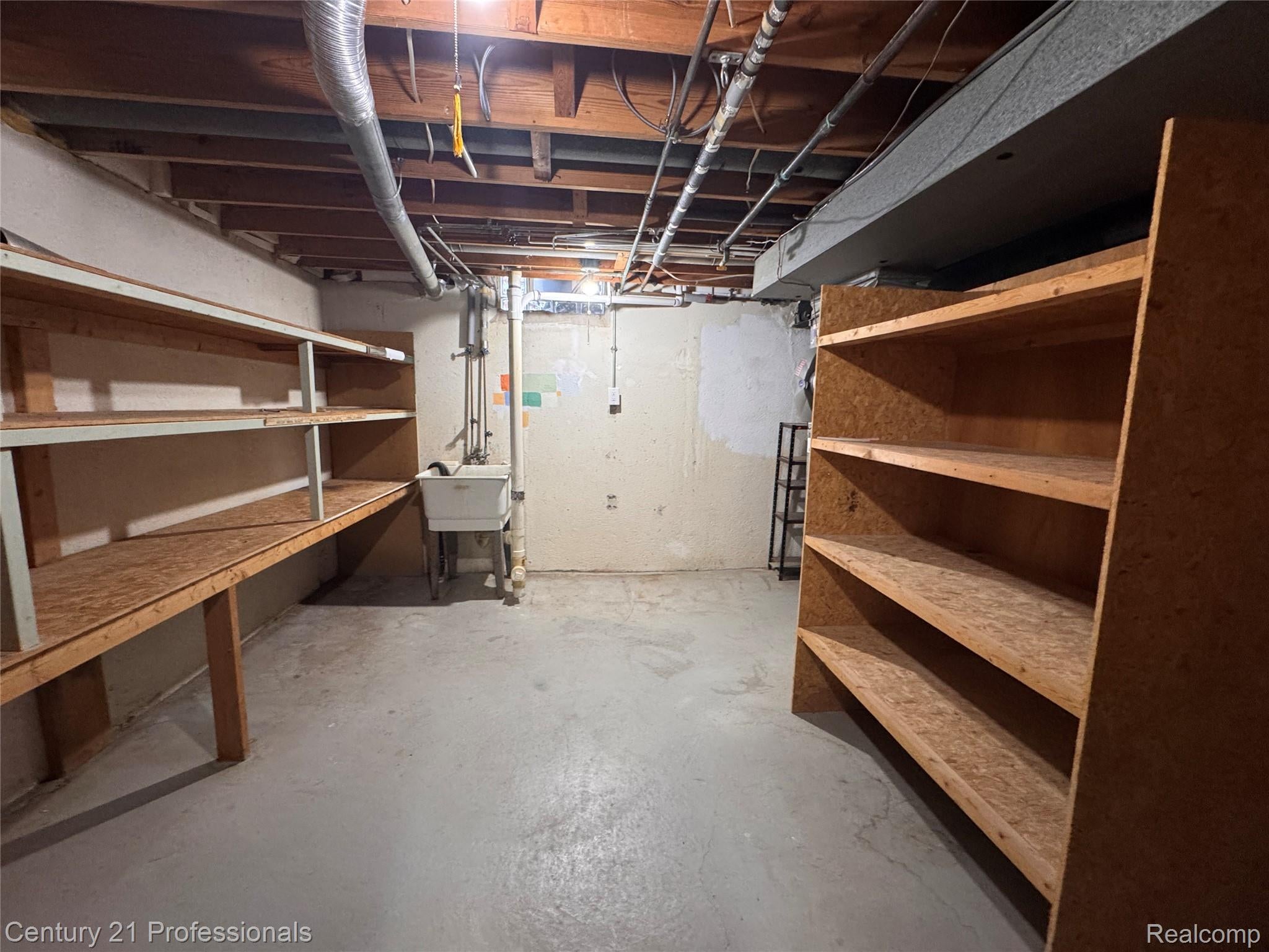 Troy, Michigan, 48085, United States, 4 Bedrooms Bedrooms, ,3 BathroomsBathrooms,Residential,For Sale,2009052