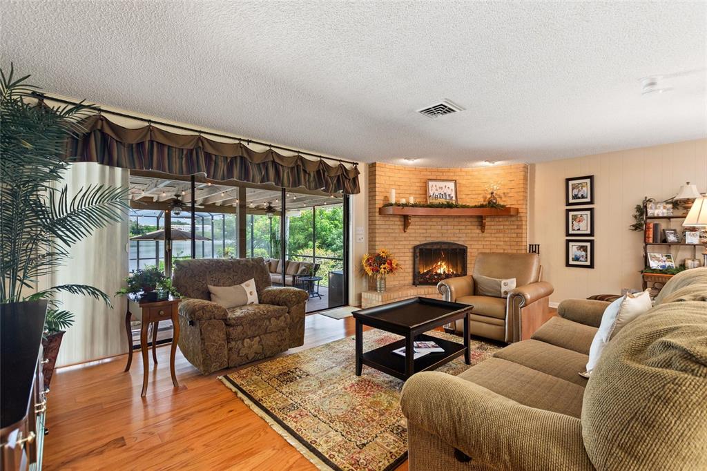 Winter Haven, Florida, 33881, United States, 4 Bedrooms Bedrooms, ,3 BathroomsBathrooms,Residential,For Sale,1911221