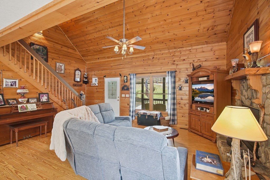 Ellijay, Georgia, 30540, United States, 3 Bedrooms Bedrooms, ,3 BathroomsBathrooms,Residential,For Sale,2034998